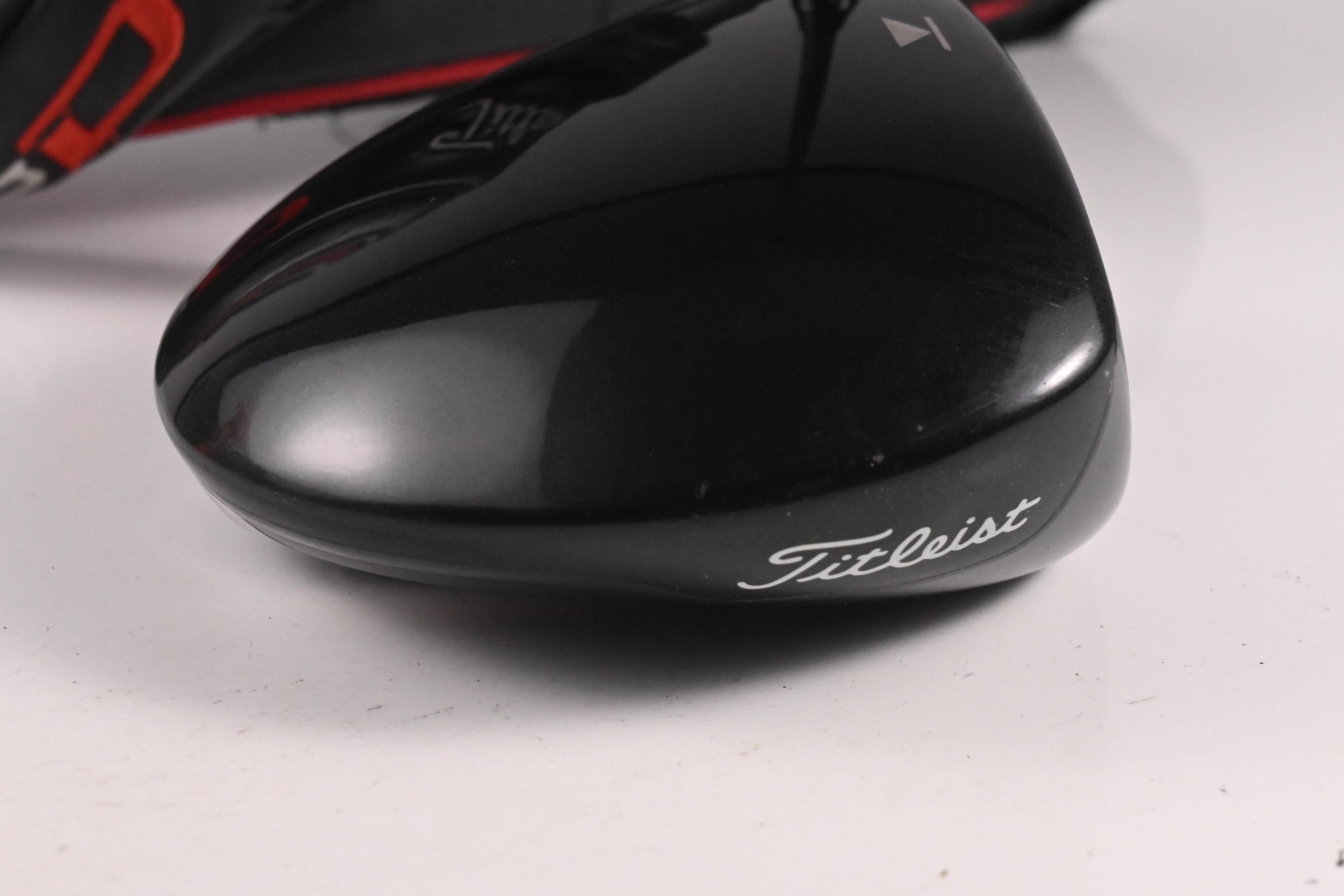 Titleist 913 D2 Driver / 10.5 Degree / Regular Flex Project X HZRDUS Red CB 50