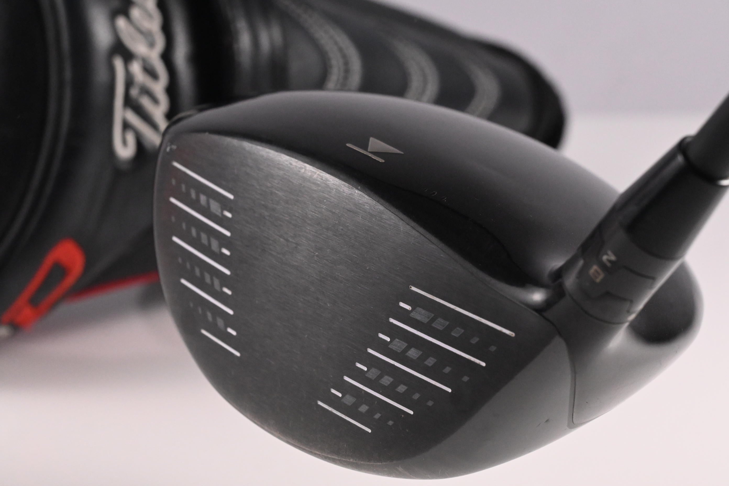 Titleist 913 D2 Driver / 10.5 Degree / Regular Flex Project X HZRDUS Red CB 50