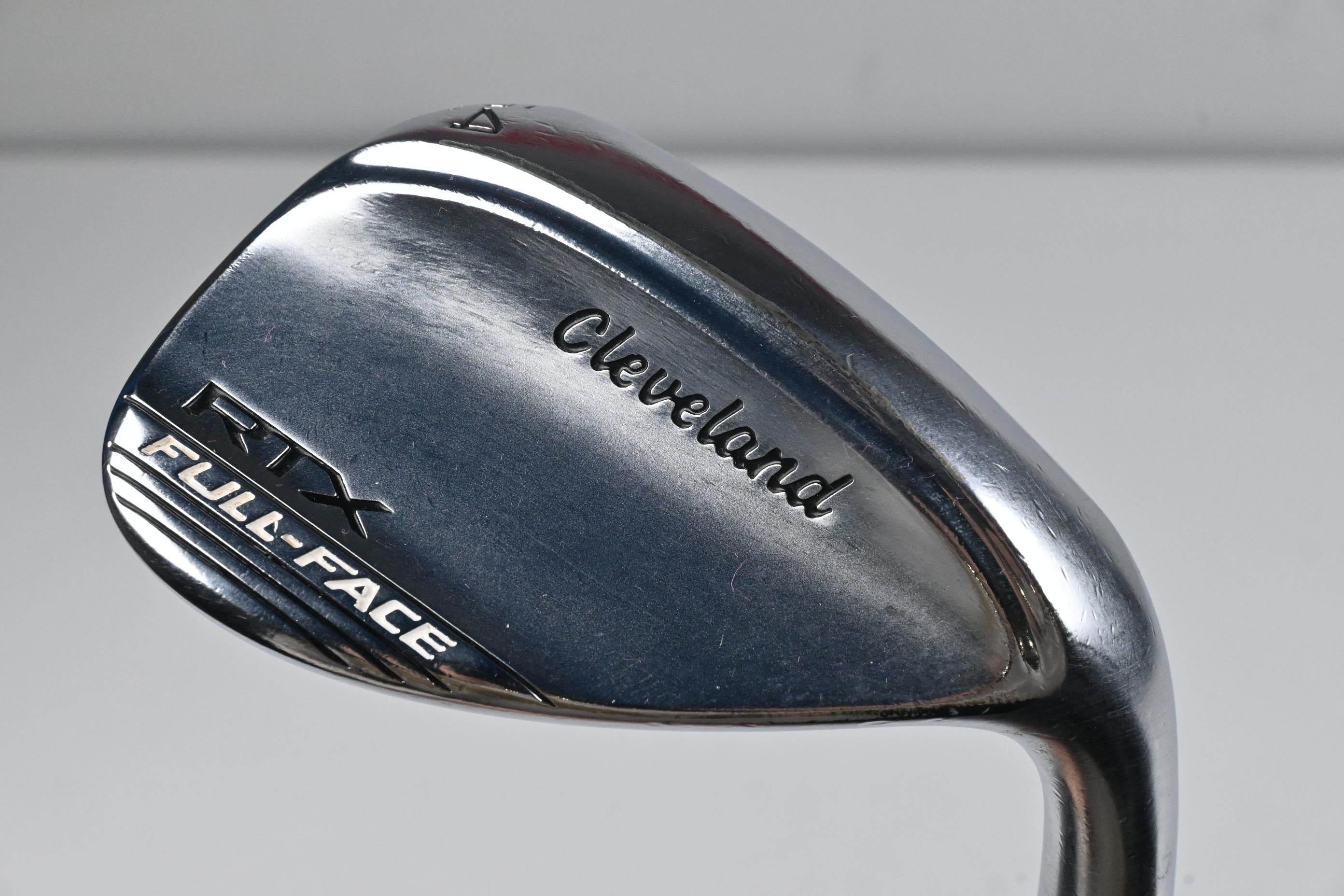 Cleveland RTX Full Face Sand Wedge / 54 Degree / Wedge Flex Dynamic Gold Spinner