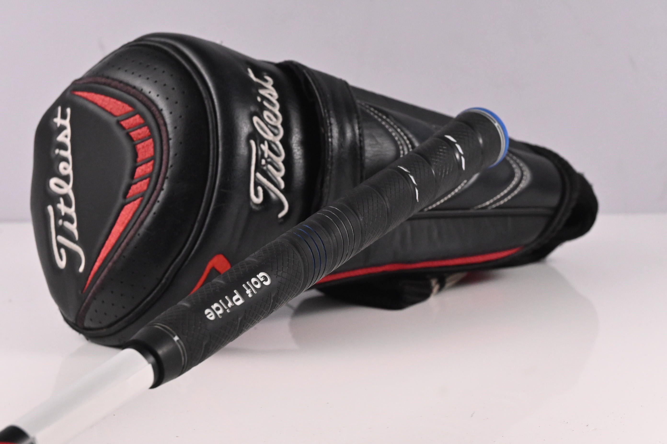 Titleist 913 D2 Driver / 10.5 Degree / Regular Flex Project X HZRDUS Red CB 50