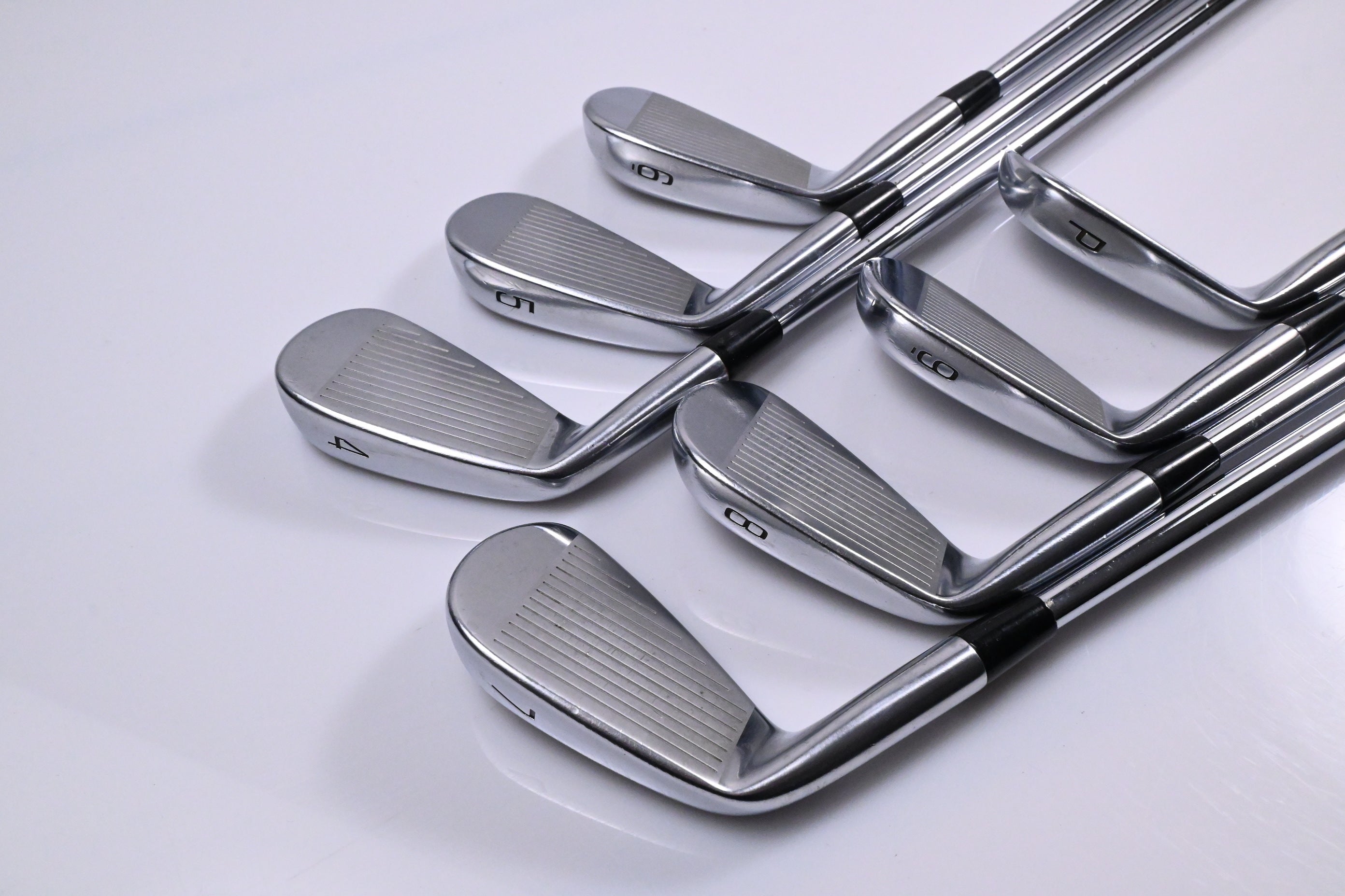 Mizuno Pro 223 Irons / 4-PW / Regular Flex Dynamic Gold 105 R300 Shafts
