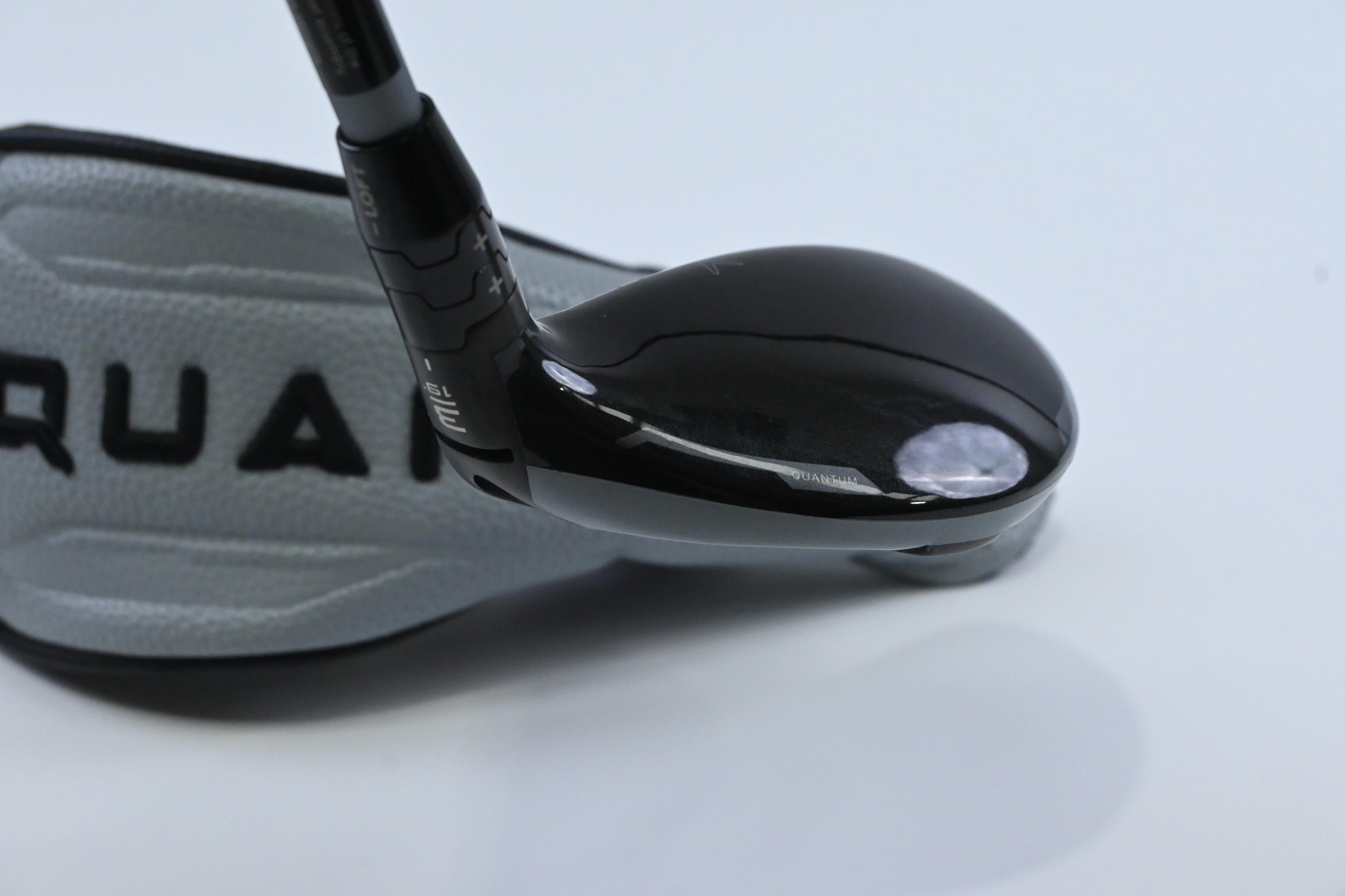 Callaway Quantum Max #3 Hybrid / 19 Degree / Stiff Flex Denali Frost Silver 70