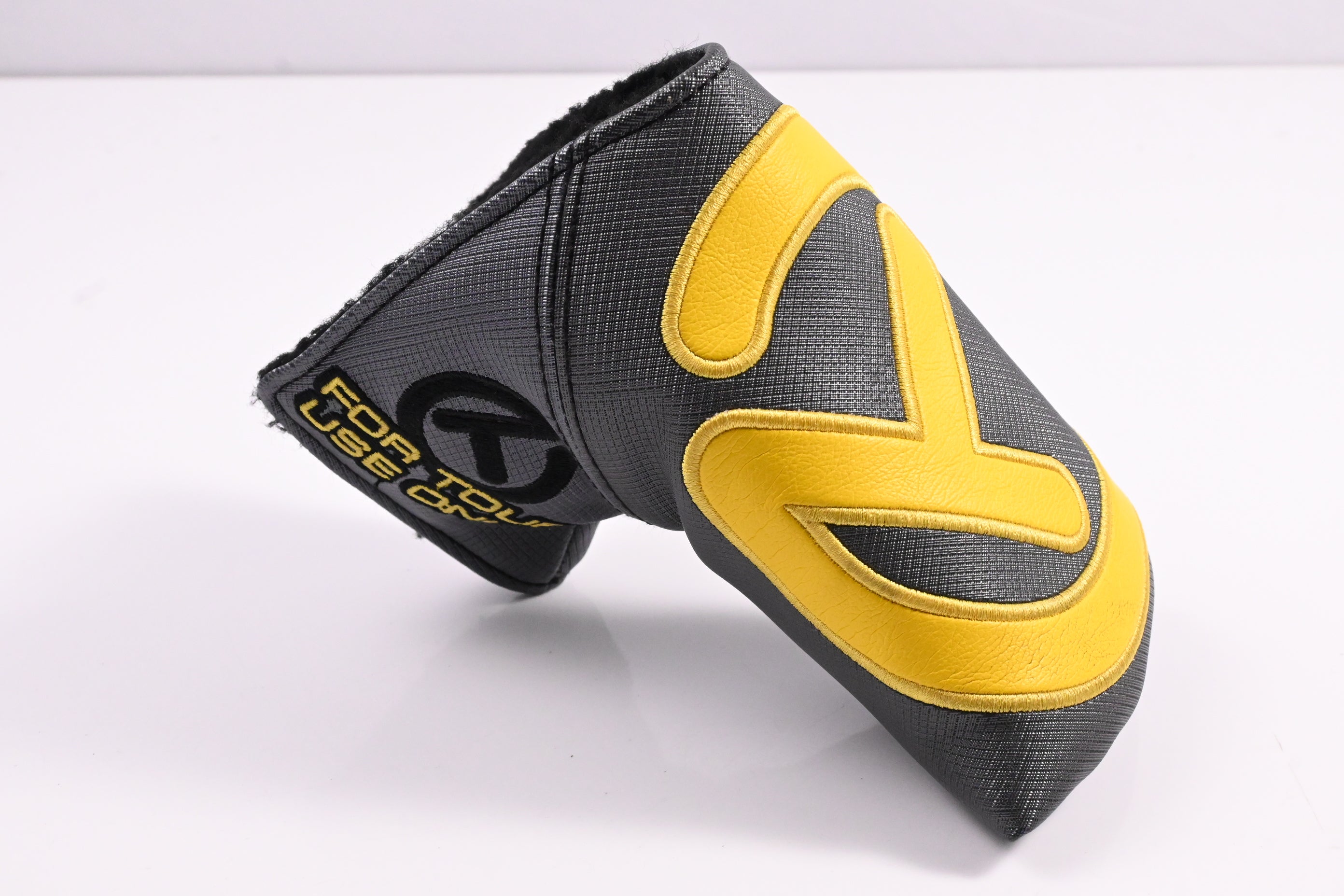 Scotty Cameron Circle T Industrial / Putter Headcover / Mid Mallet / Grey