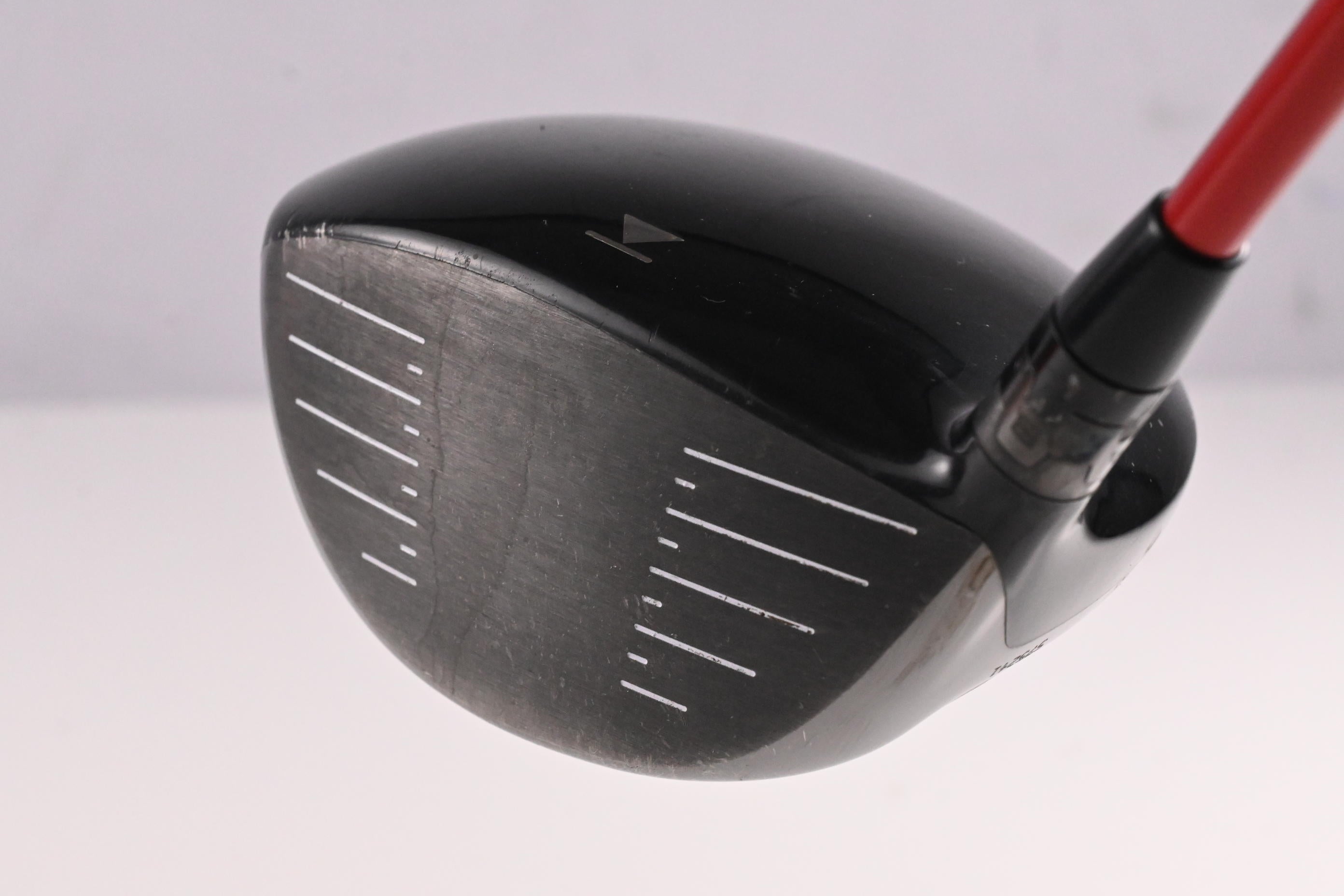 Titleist 910 D2 Driver / 10.5 Degree / Stiff Flex Fujikura Motore F1 65 Shaft