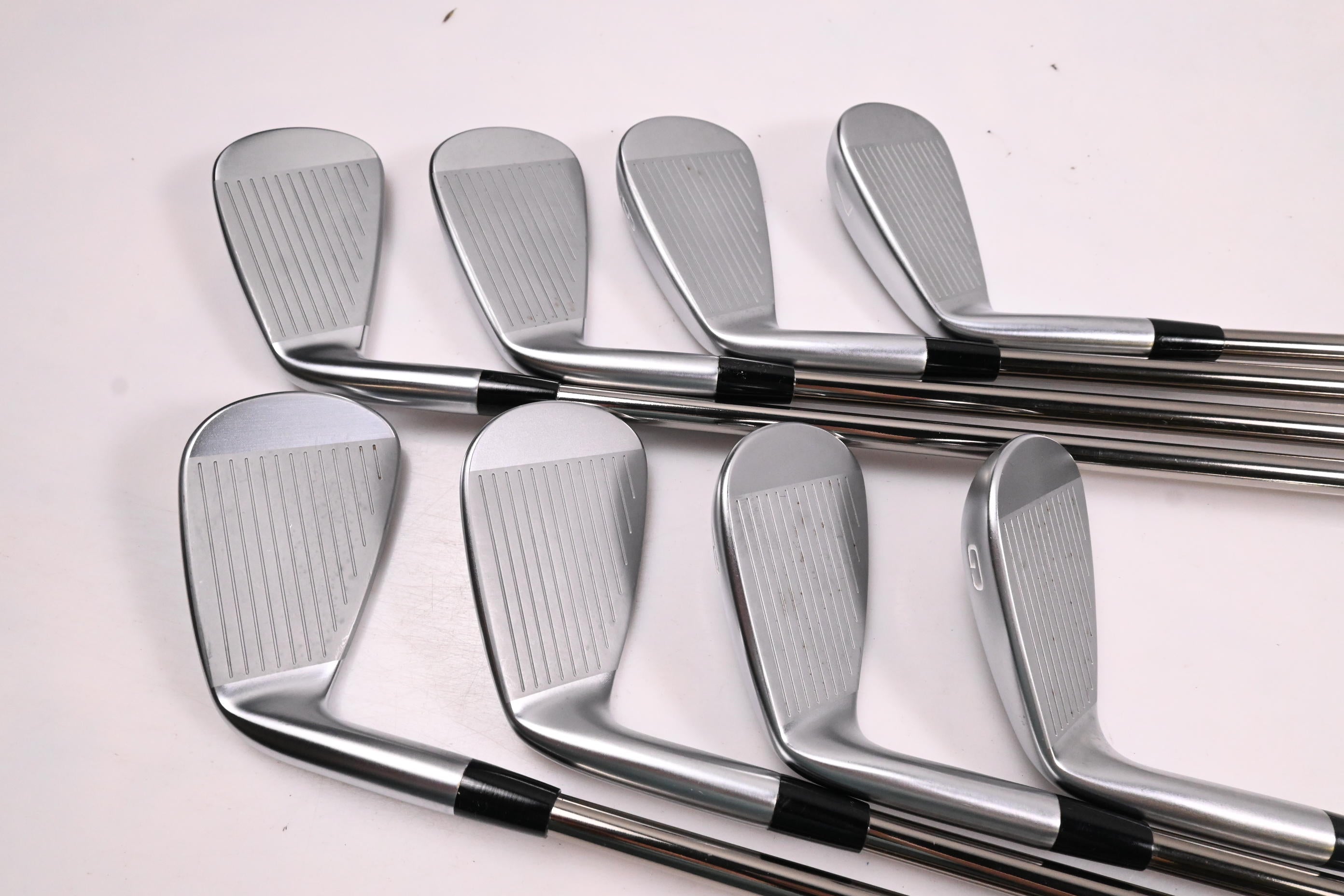 Mizuno JPX 923 Forged Irons / 4-PW+GW / Regular Flex UST Recoil 95 Shafts