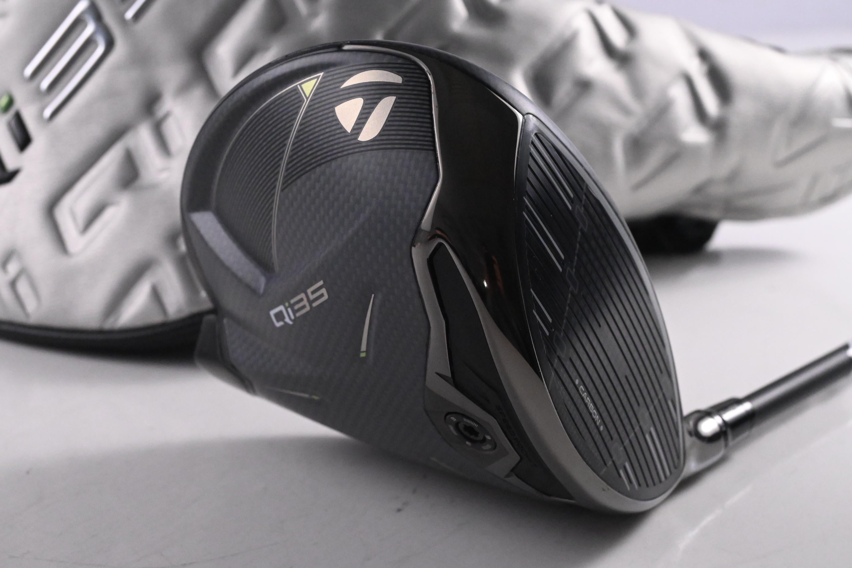 Taylormade Qi35 Driver / 10.5 Degree / Regular Flex Fujikura Ventus Blue 5 Shaft