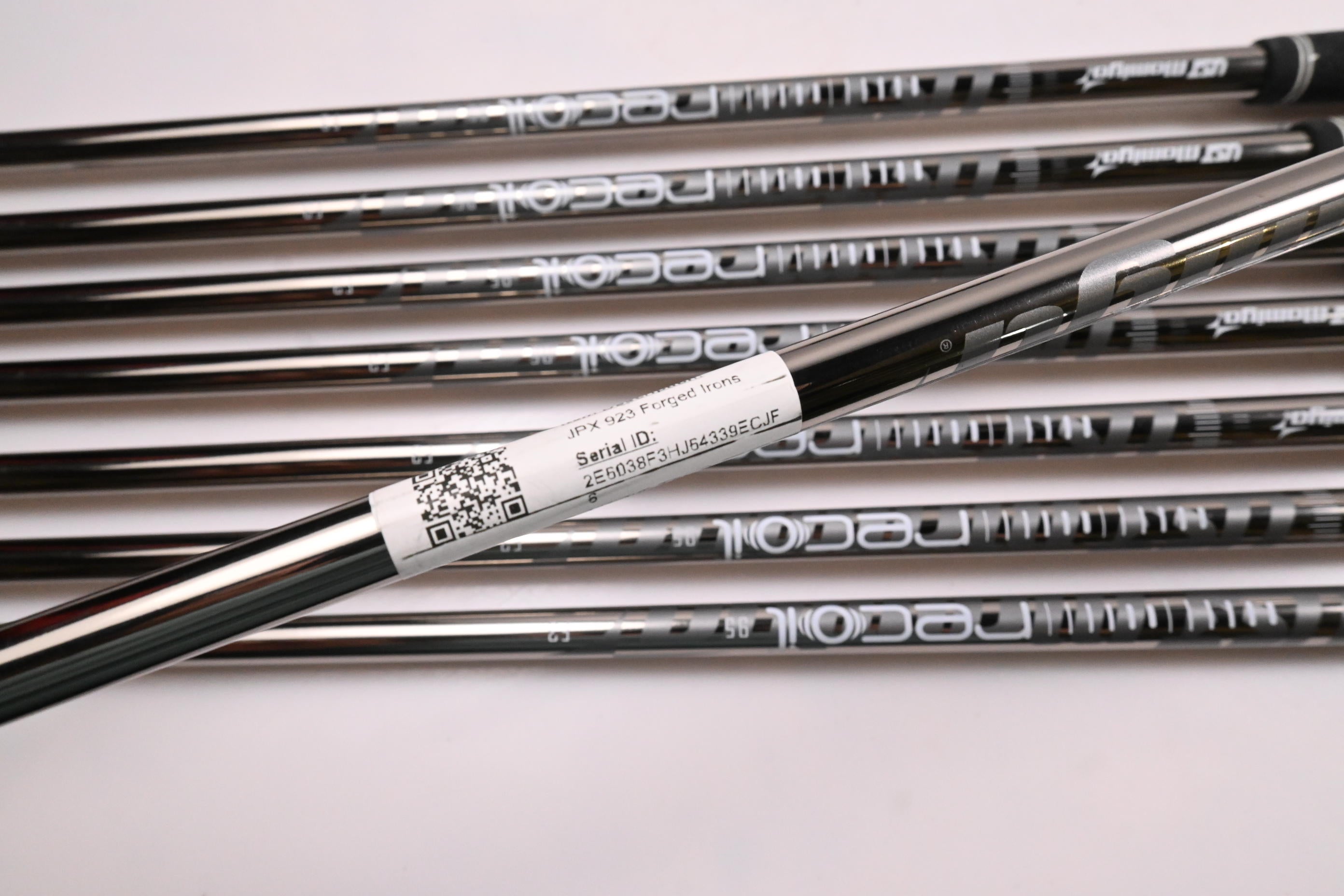 Mizuno JPX 923 Forged Irons / 4-PW+GW / Regular Flex UST Recoil 95 Shafts