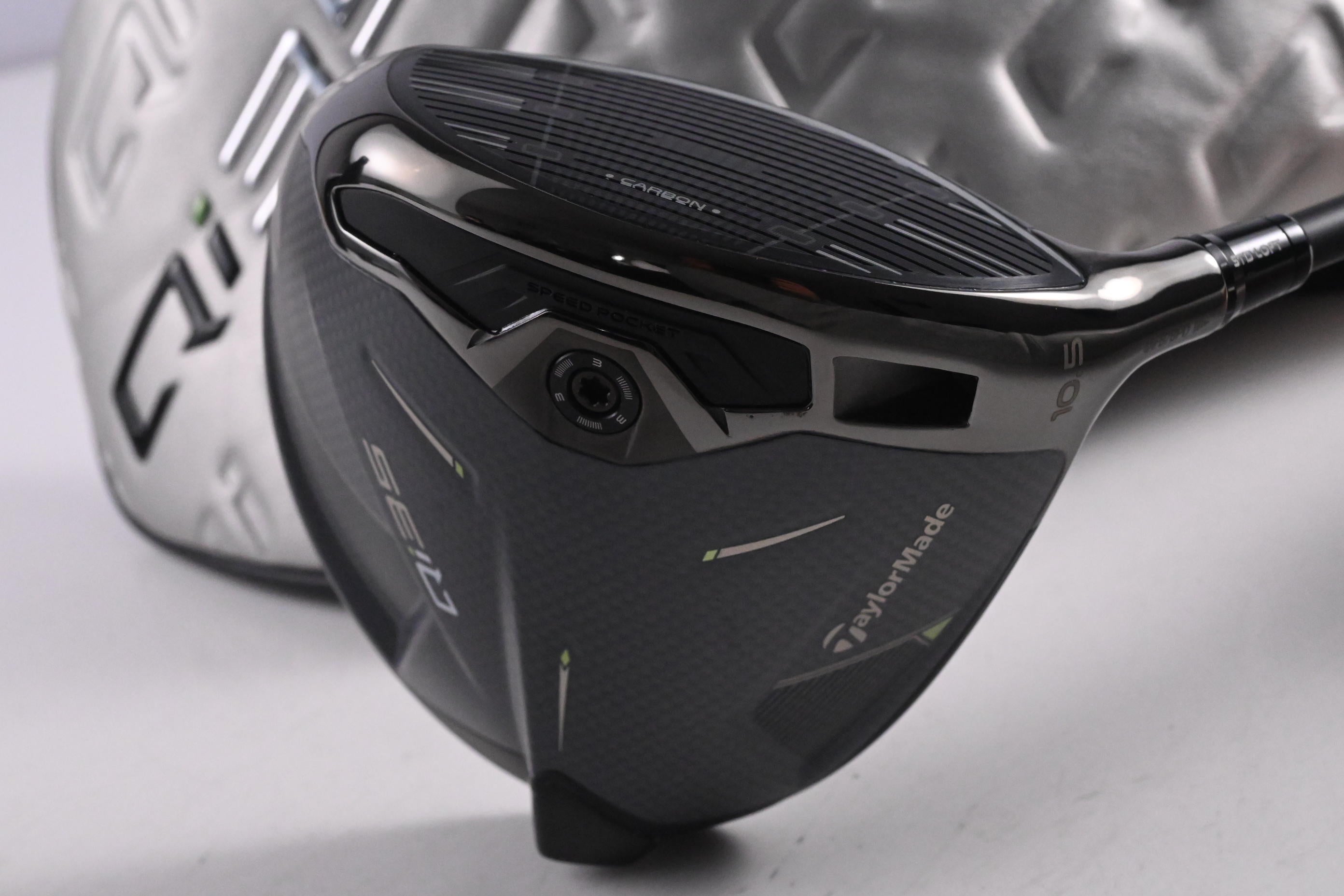Taylormade Qi35 Driver / 10.5 Degree / Regular Flex Fujikura Ventus Blue 5 Shaft