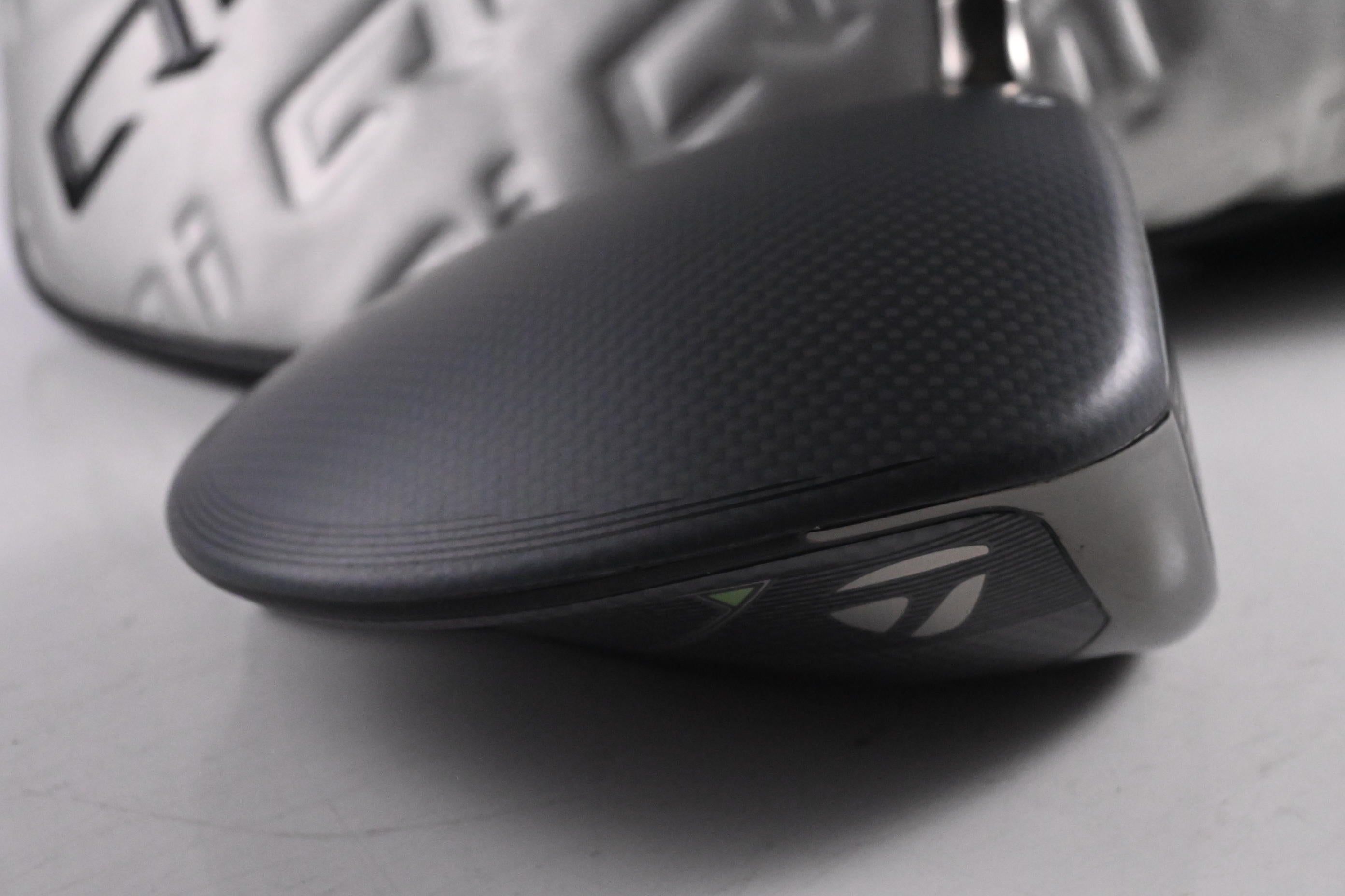 Taylormade Qi35 Driver / 10.5 Degree / Regular Flex Fujikura Ventus Blue 5 Shaft