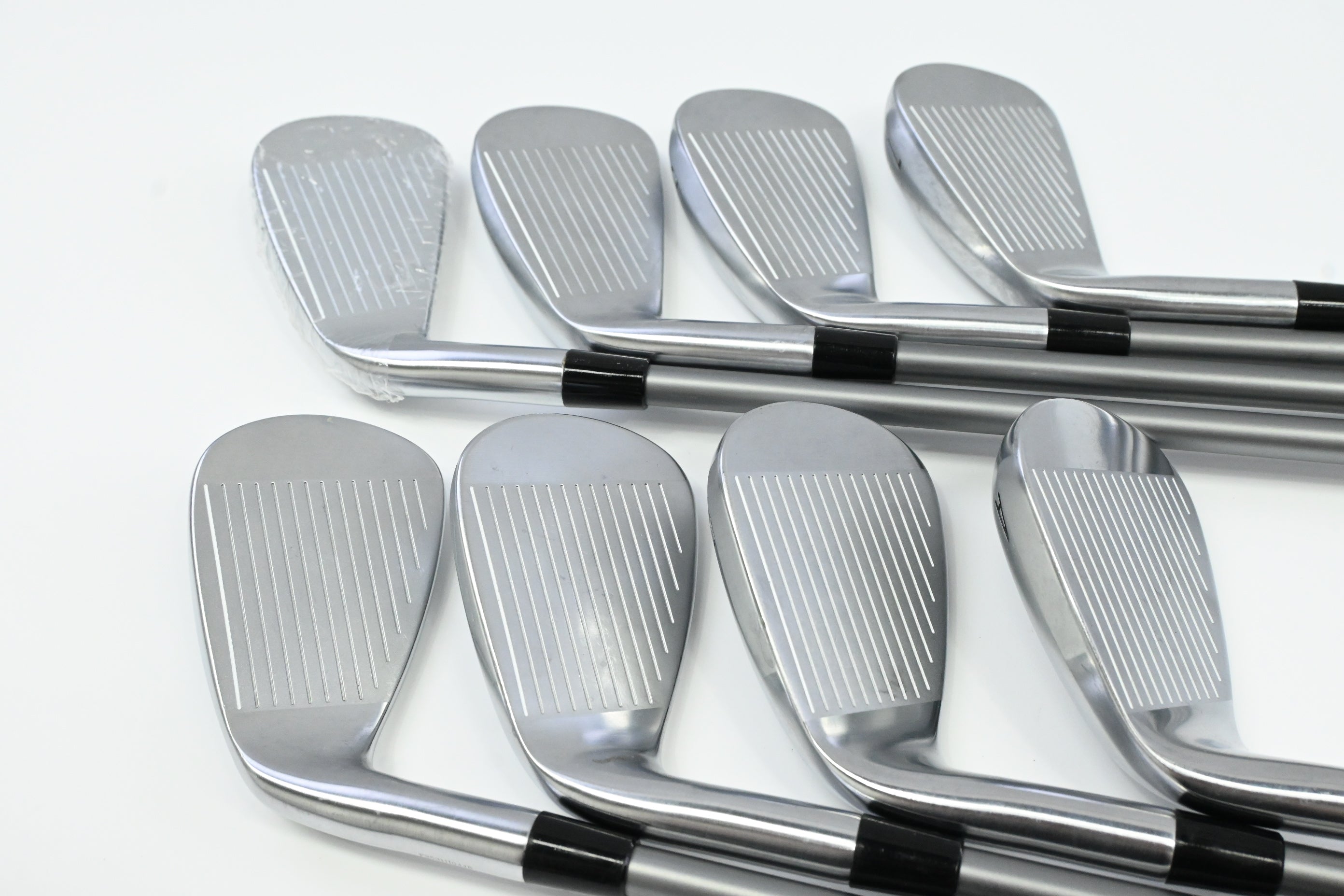 Callaway Quantum Max Irons / 4-PW+AW / Regular Flex Denali Frost Silver 60
