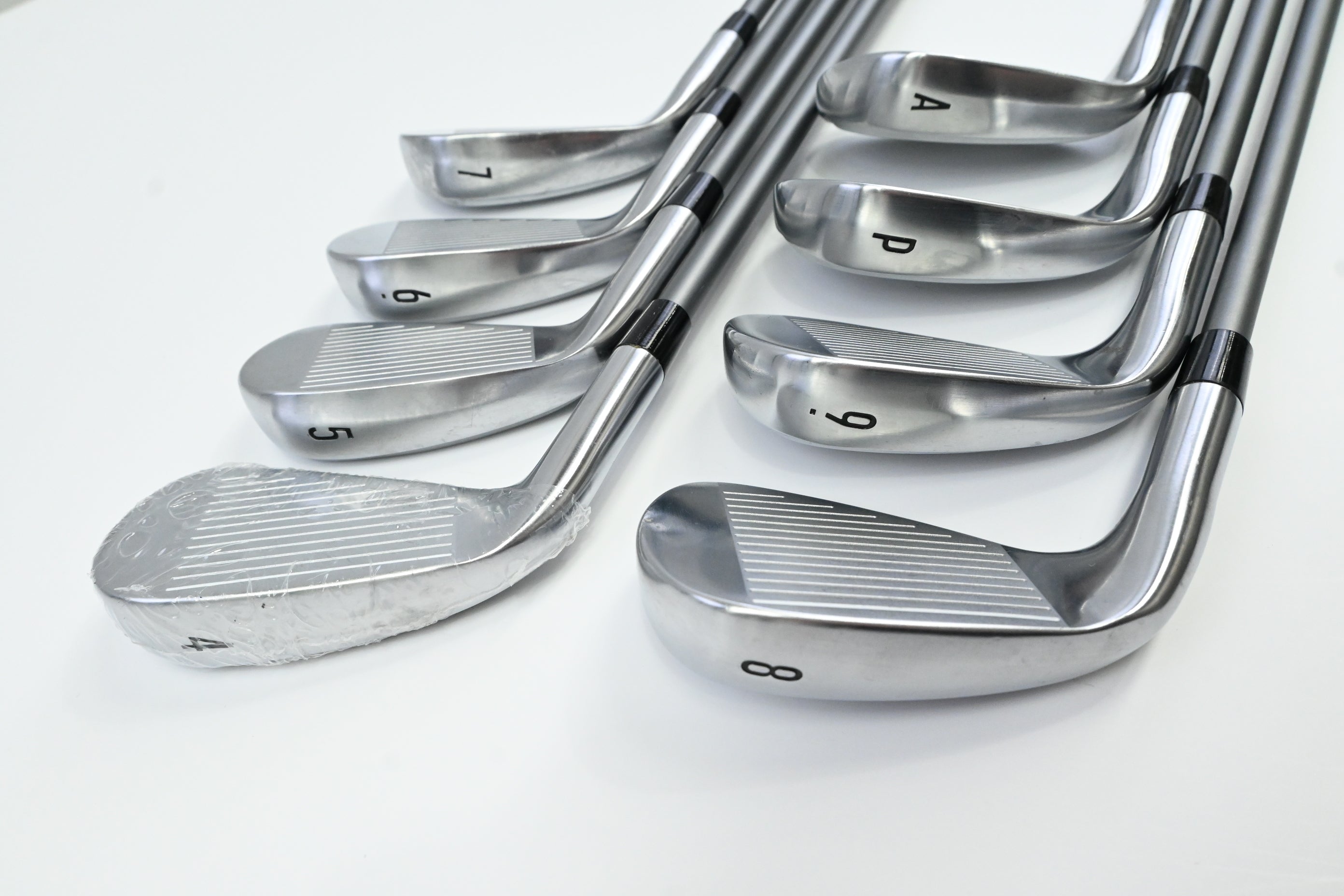 Callaway Quantum Max Irons / 4-PW+AW / Regular Flex Denali Frost Silver 60