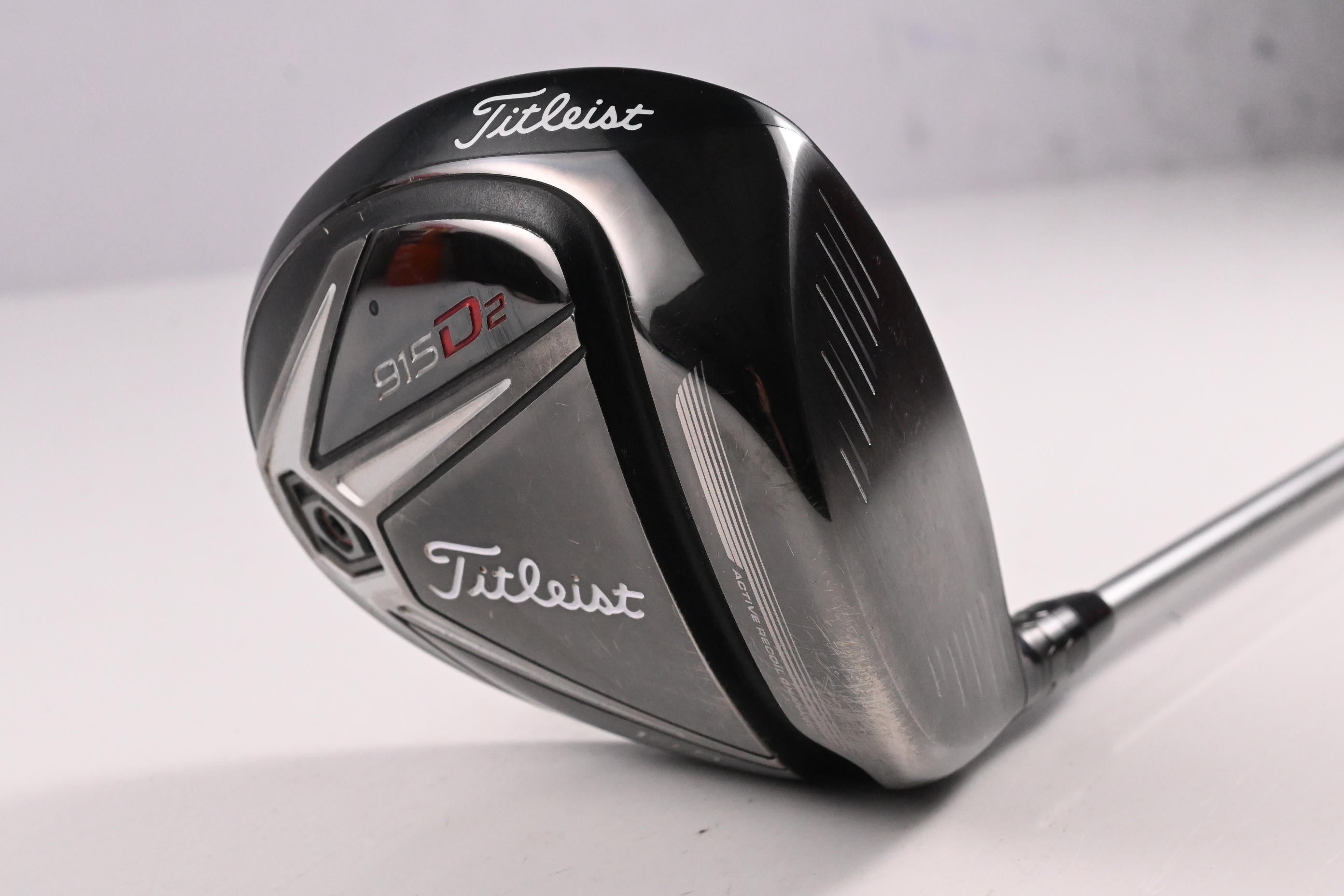 Titleist 915 D2 Driver / 10.5 Degree / Regular Flex Diamana M+ Red 50 Shaft