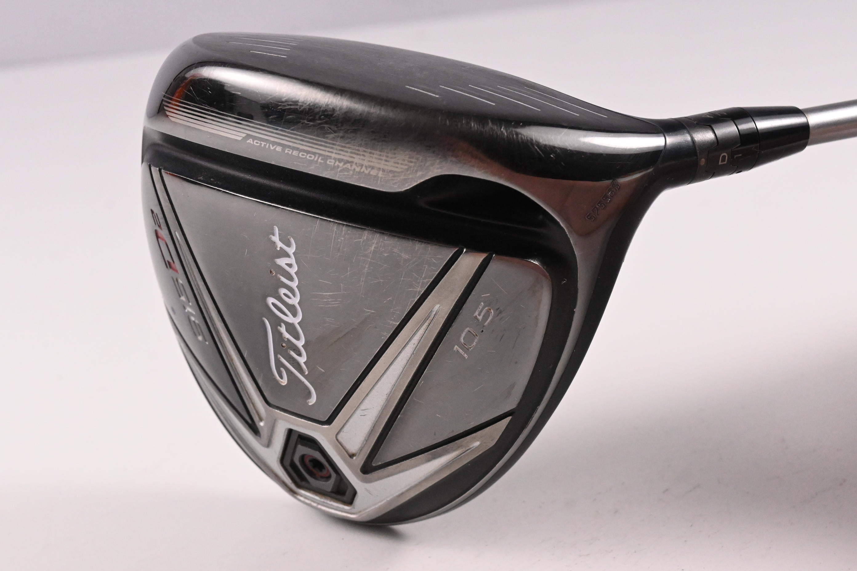 Titleist 915 D2 Driver / 10.5 Degree / Regular Flex Diamana M+ Red 50 Shaft