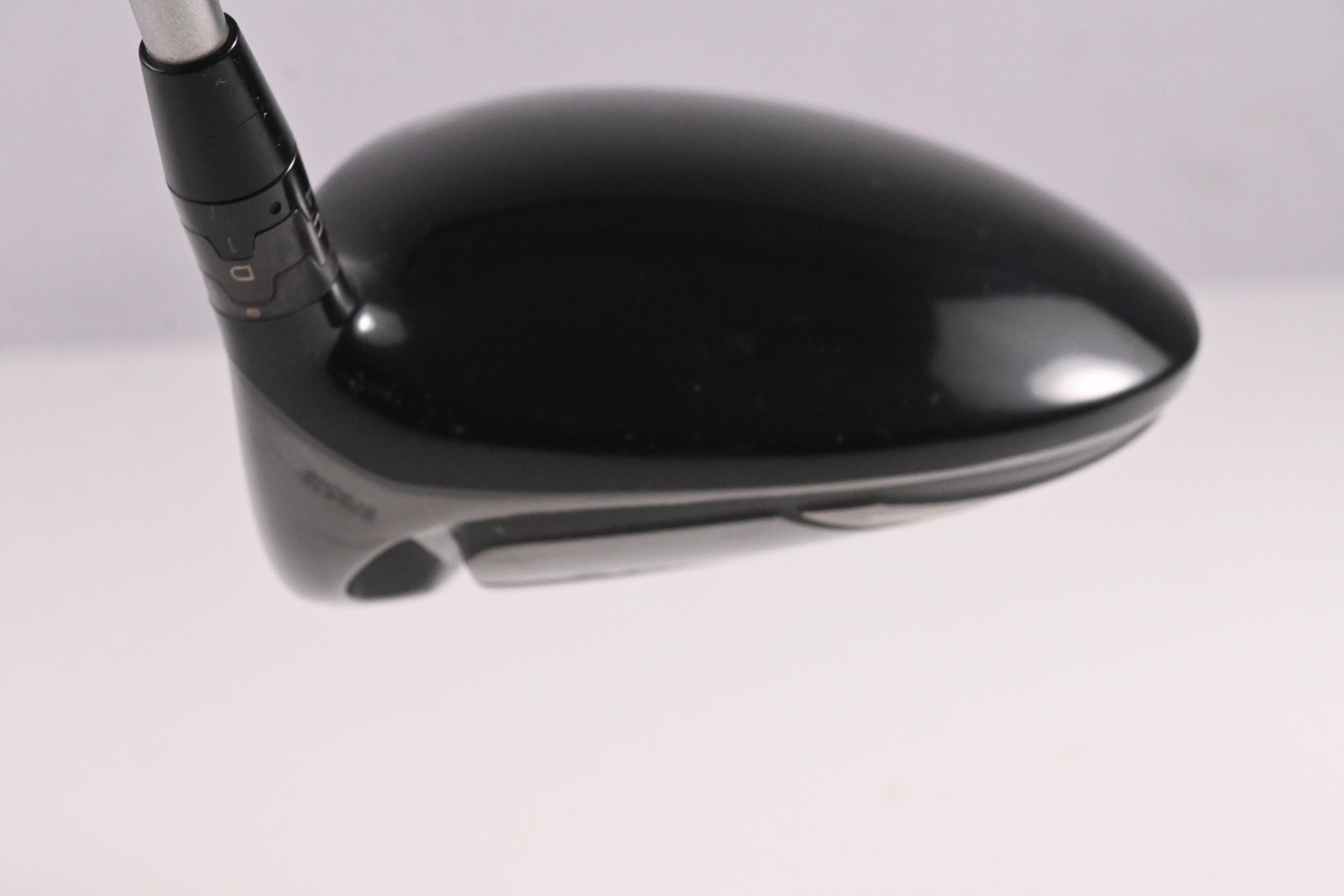 Titleist 915 D2 Driver / 10.5 Degree / Regular Flex Diamana M+ Red 50 Shaft