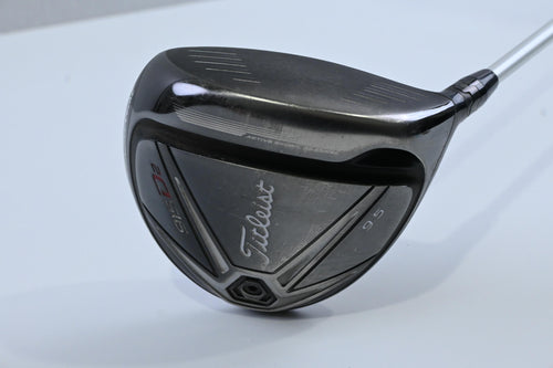 Titleist 915 D2 Driver / 9.5 Degree / Regular Flex Aldila Rogue White 70 Shaft