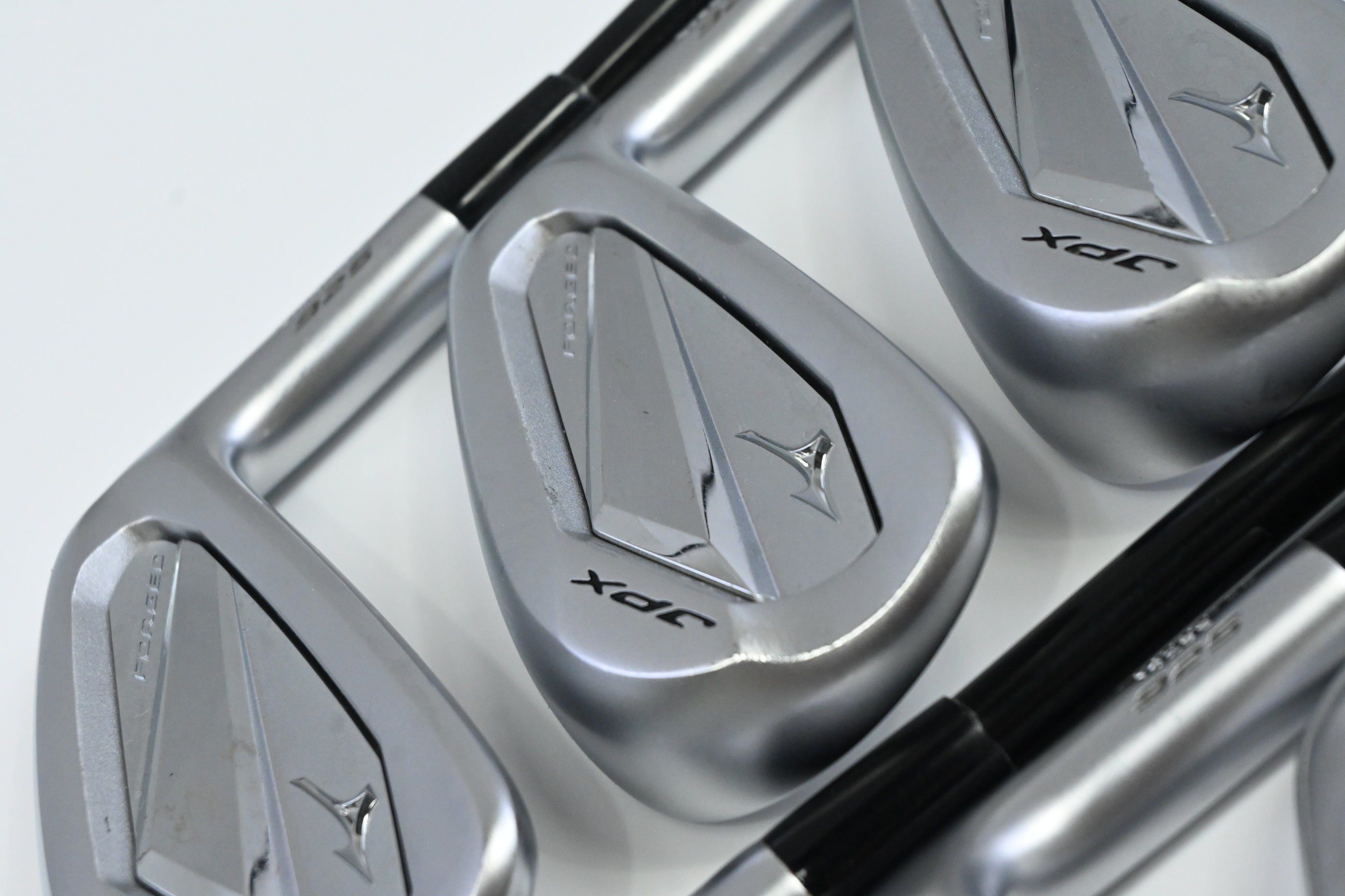 Mizuno JPX 925 Forged Irons / 5-PW / Regular Flex MMT 85 Shafts