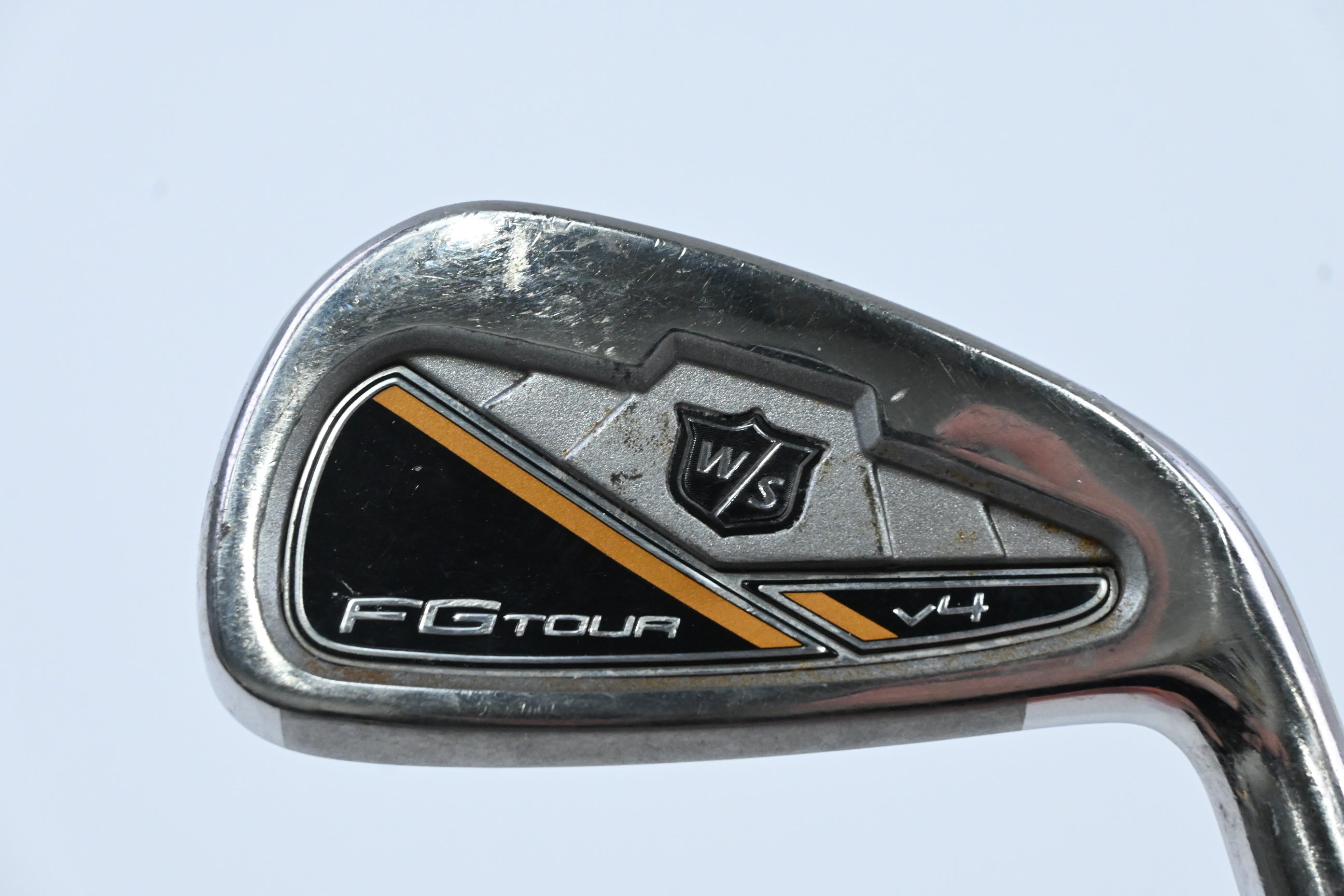 Wilson Staff FG Tour V4 Utility #2 Iron / 18 Degree / Stiff Flex Dynamic Gold