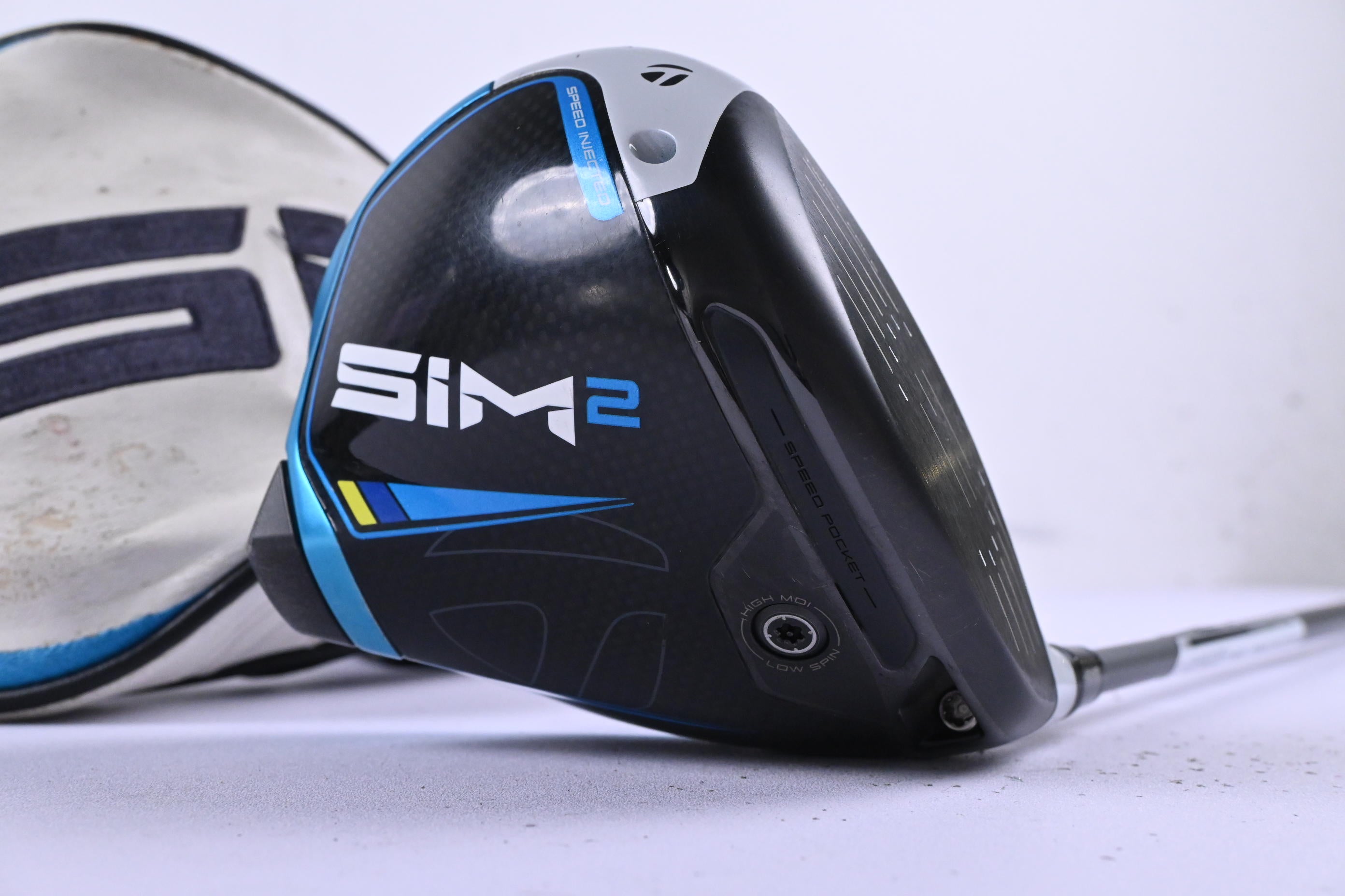 Taylormade SIM2 Driver / 10.5 Degree / Regular Flex Fujikura Airspeeder 50 Shaft
