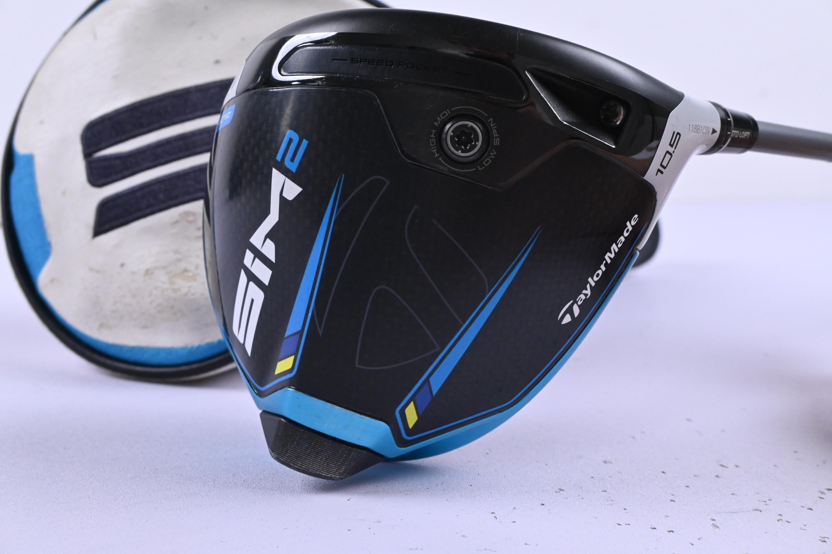 Taylormade SIM2 Driver / 10.5 Degree / Regular Flex Fujikura Airspeeder 50 Shaft