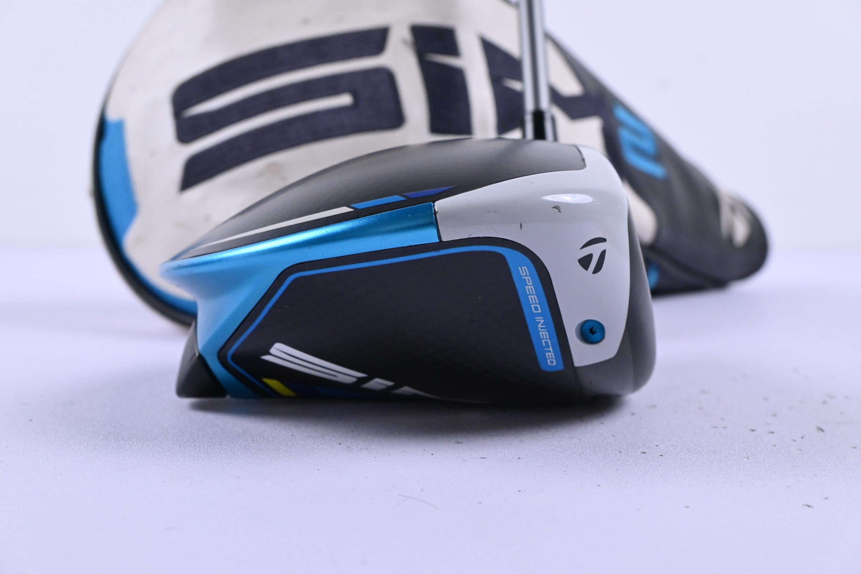 Taylormade SIM2 Driver / 10.5 Degree / Regular Flex Fujikura Airspeeder 50 Shaft