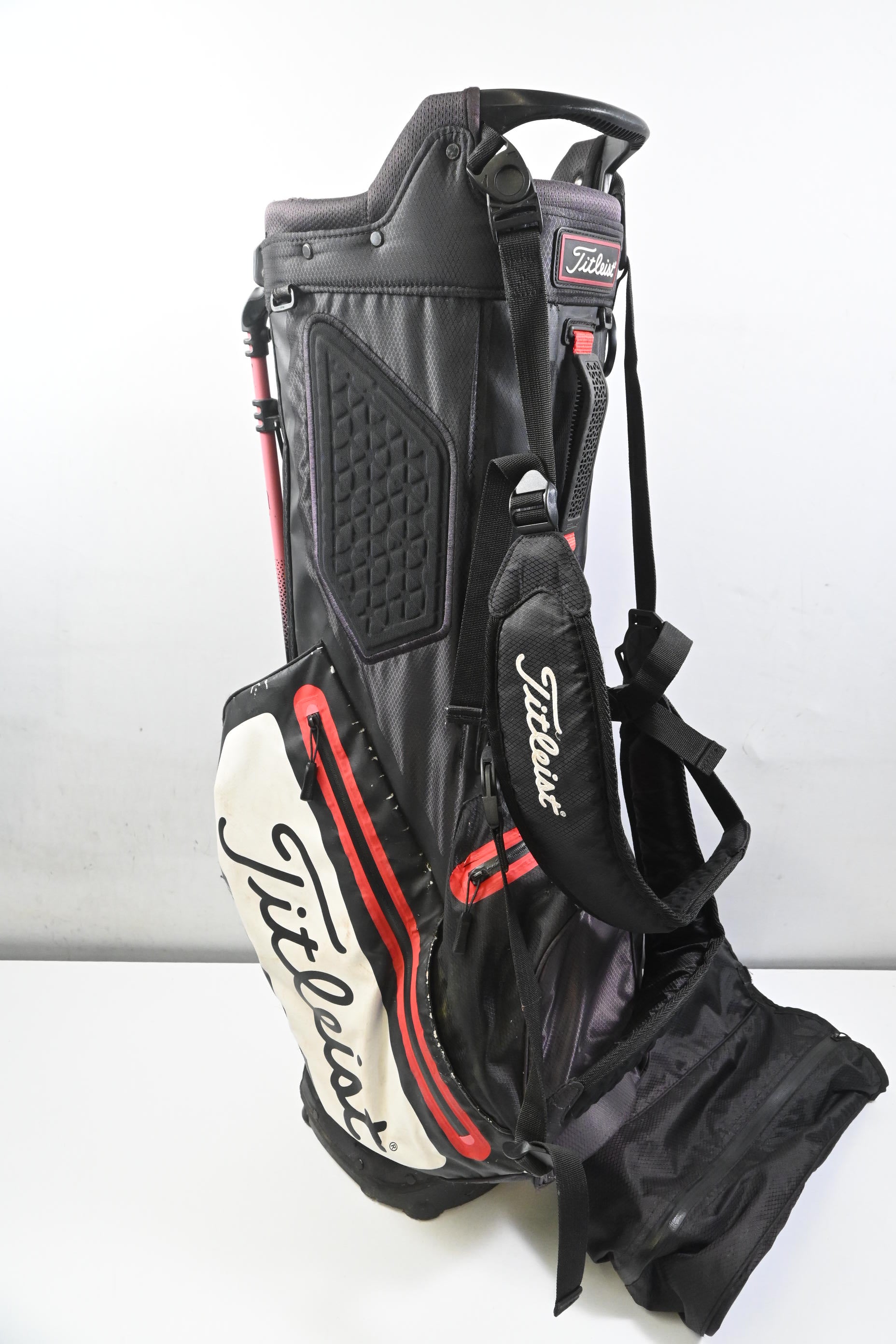 Titleist StaDry Stand Bag / 4-Way Divider / Black, White & Red