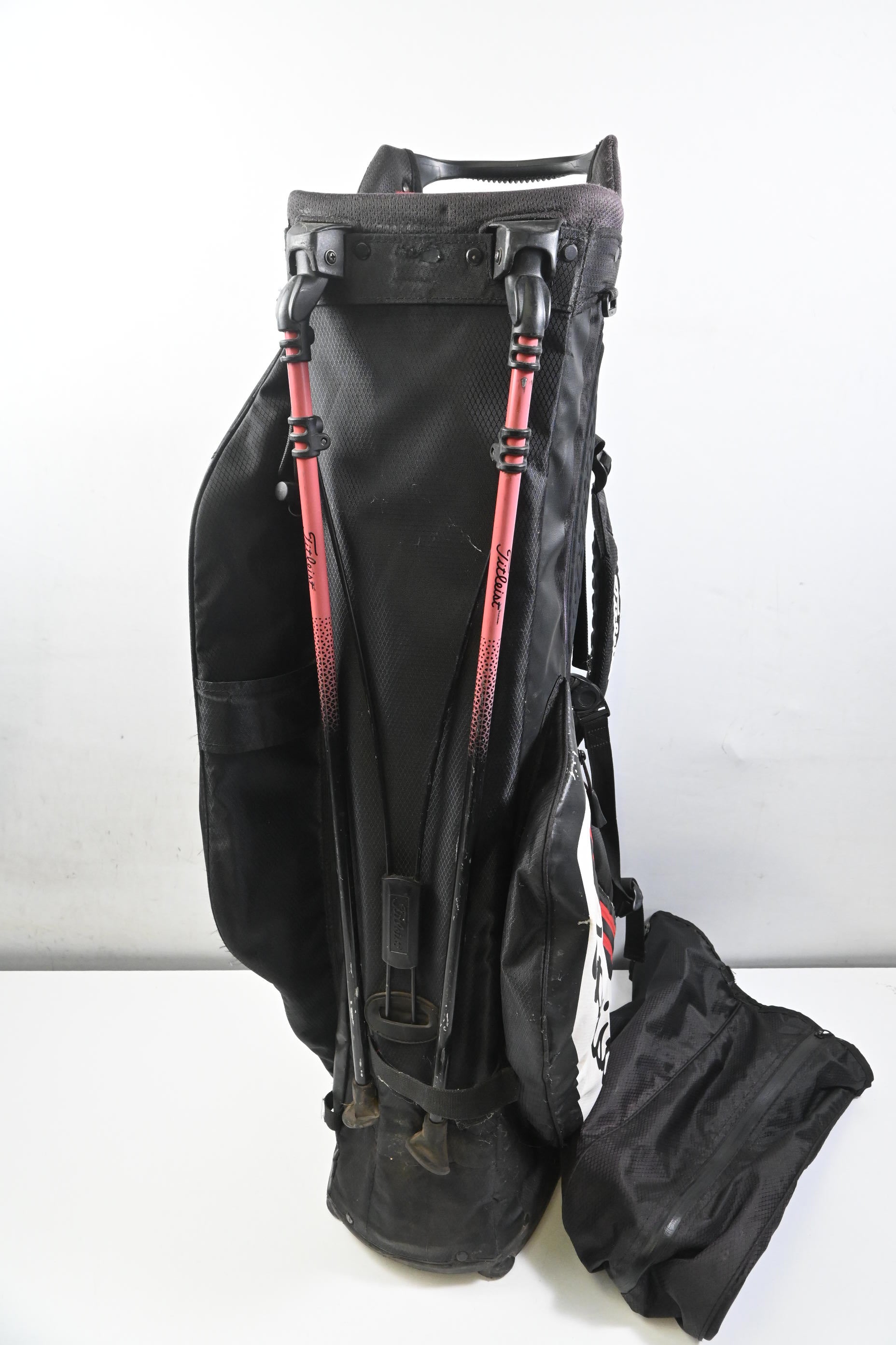 Titleist StaDry Stand Bag / 4-Way Divider / Black, White & Red