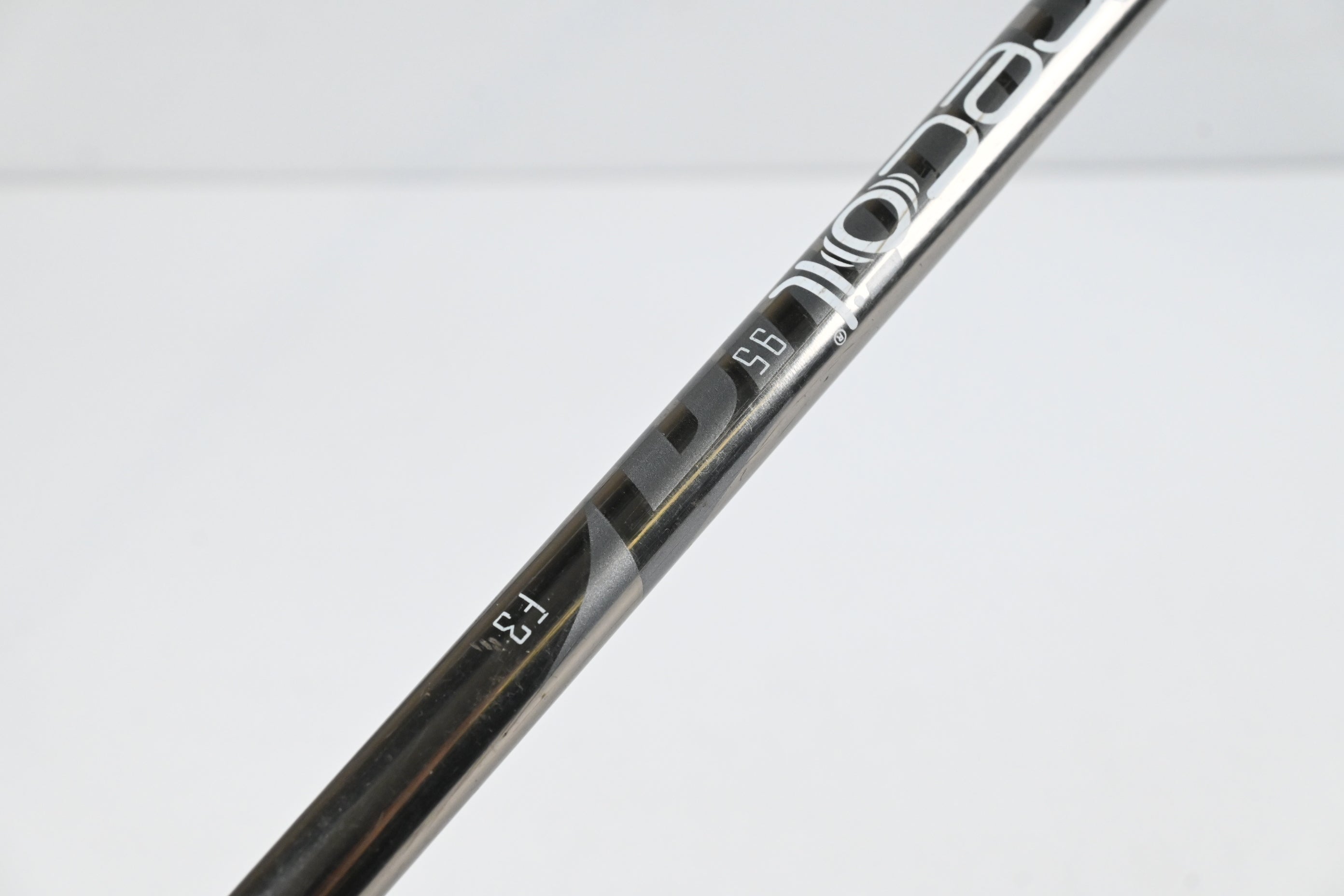 Cleveland CBX 2 Gap Wedge / 52 Degree / Regular Flex UST Mamiya Recoil 95