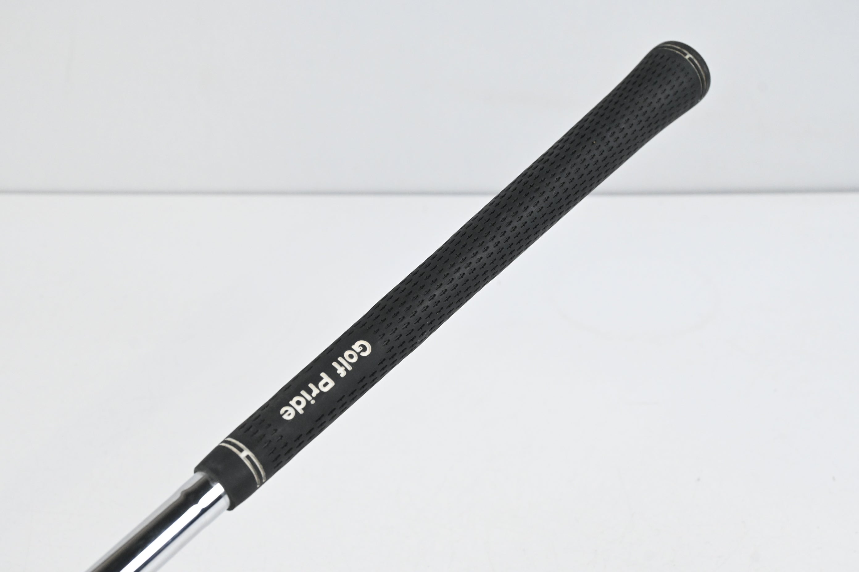 Titleist 690MB #2 Iron / 19 Degree / Stiff Flex Dynamic Gold S300 Shaft