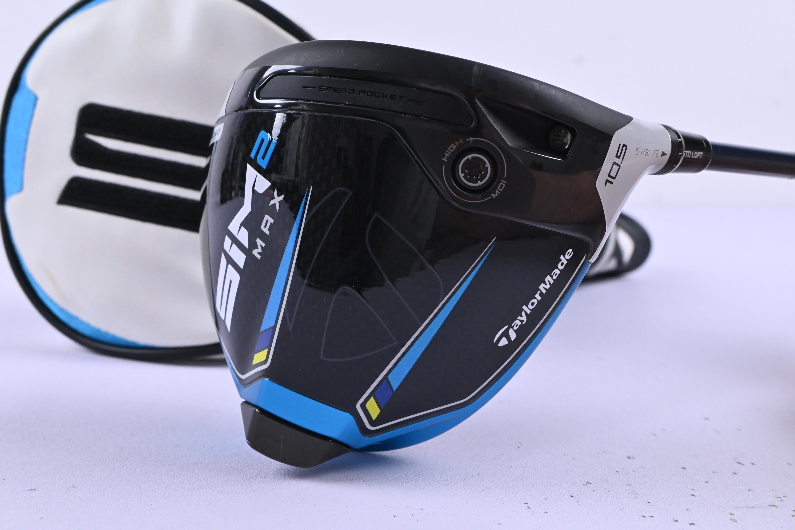 Taylormade SIM2 Driver / 10.5 Degree / Regular Flex Fujikura Ventus Blue 5