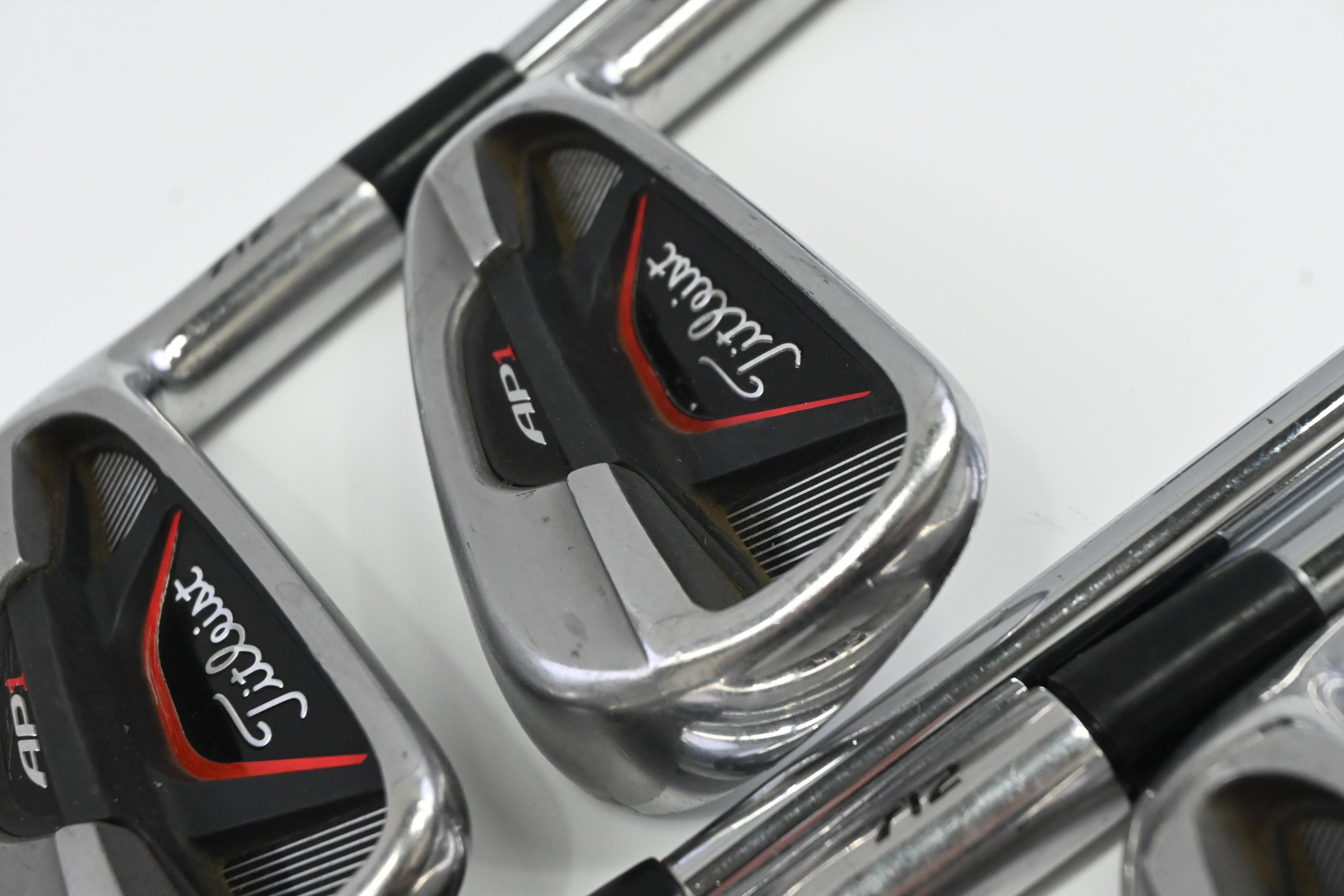 Titleist 712 AP1 Irons / 5-9 / Regular Flex Dynalite Gold XP R300 Shafts