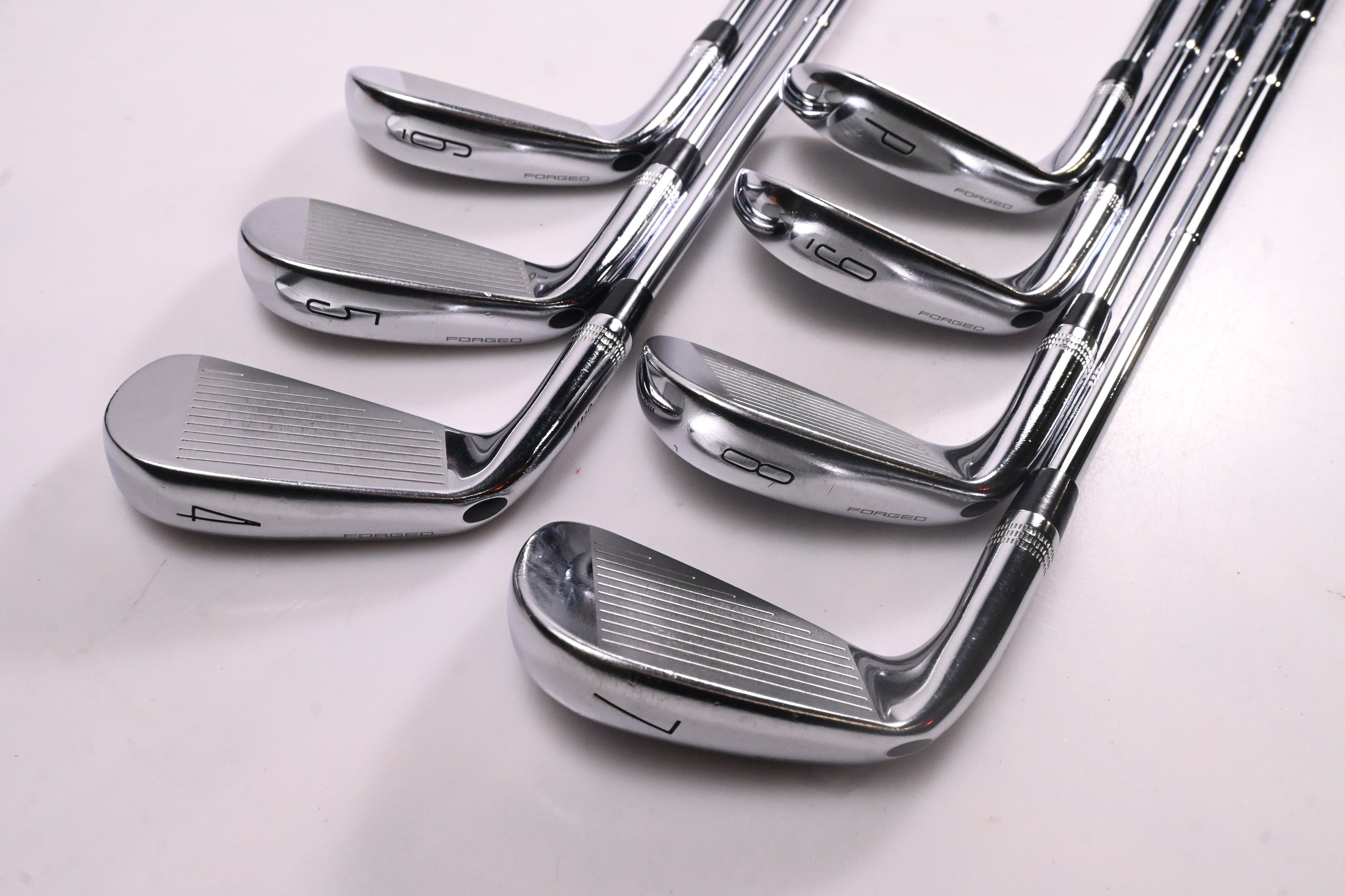 Wilson Staff Model 2024 CB Irons / 4-PW / X-Flex Dynamic Gold Mid 115 X100