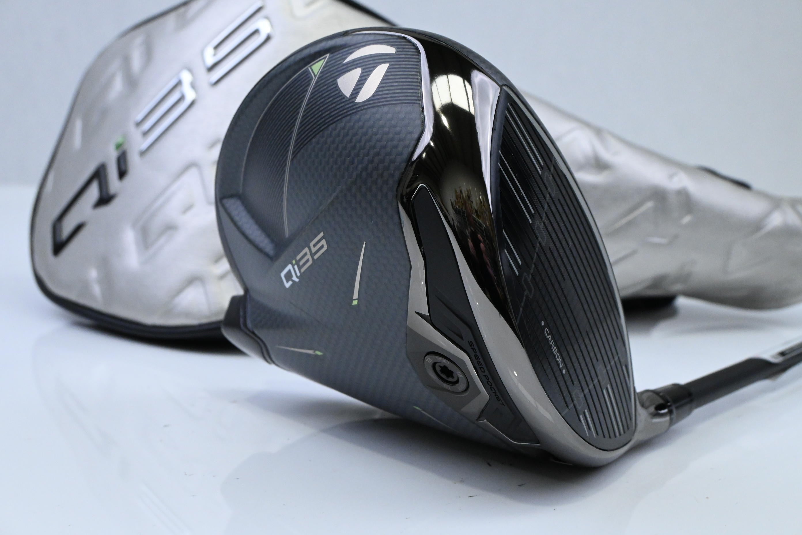 Taylormade Qi35 Driver / 10.5 Degree / Regular Flex Fujikura Ventus Blue 5