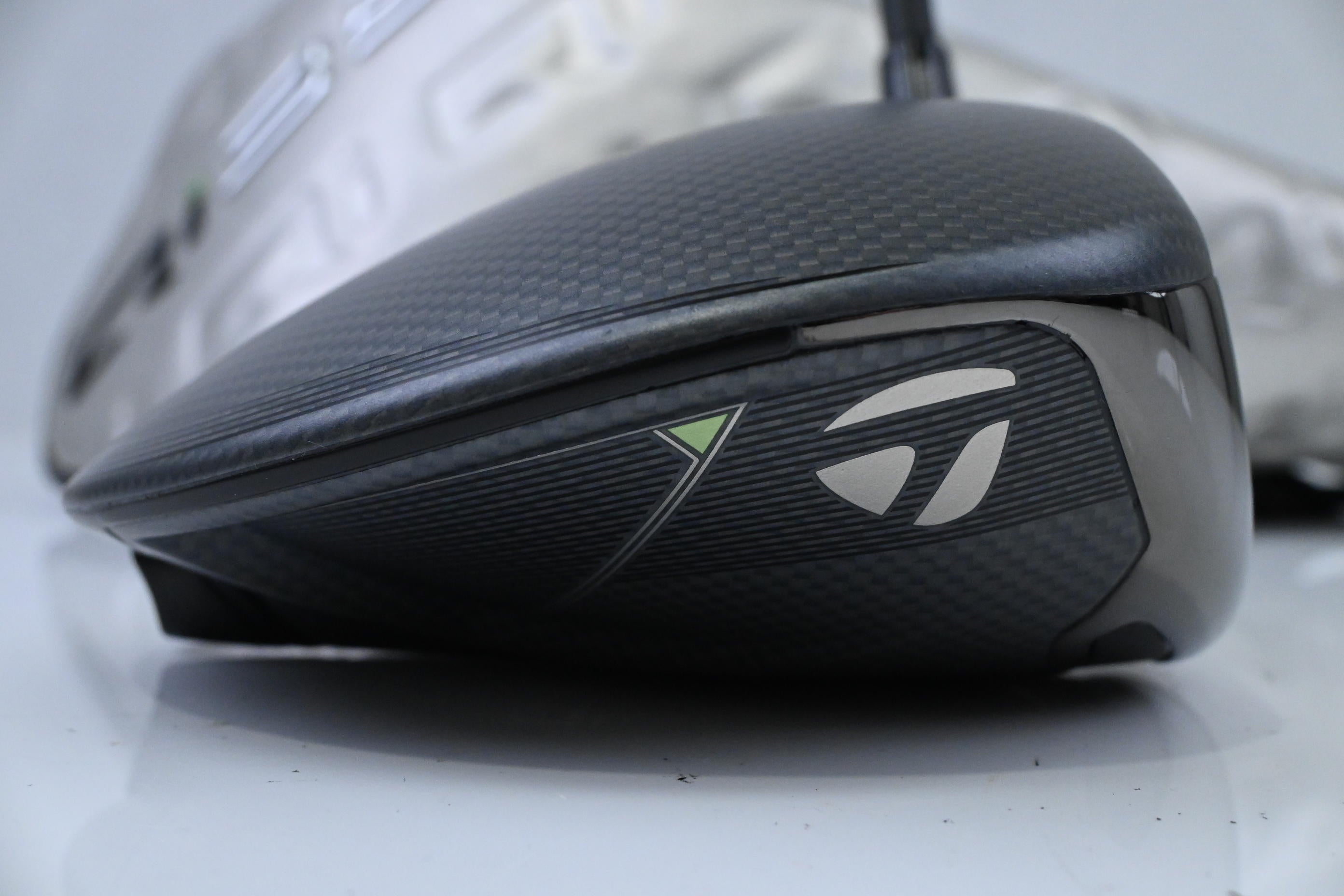 Taylormade Qi35 Driver / 10.5 Degree / Regular Flex Fujikura Ventus Blue 5