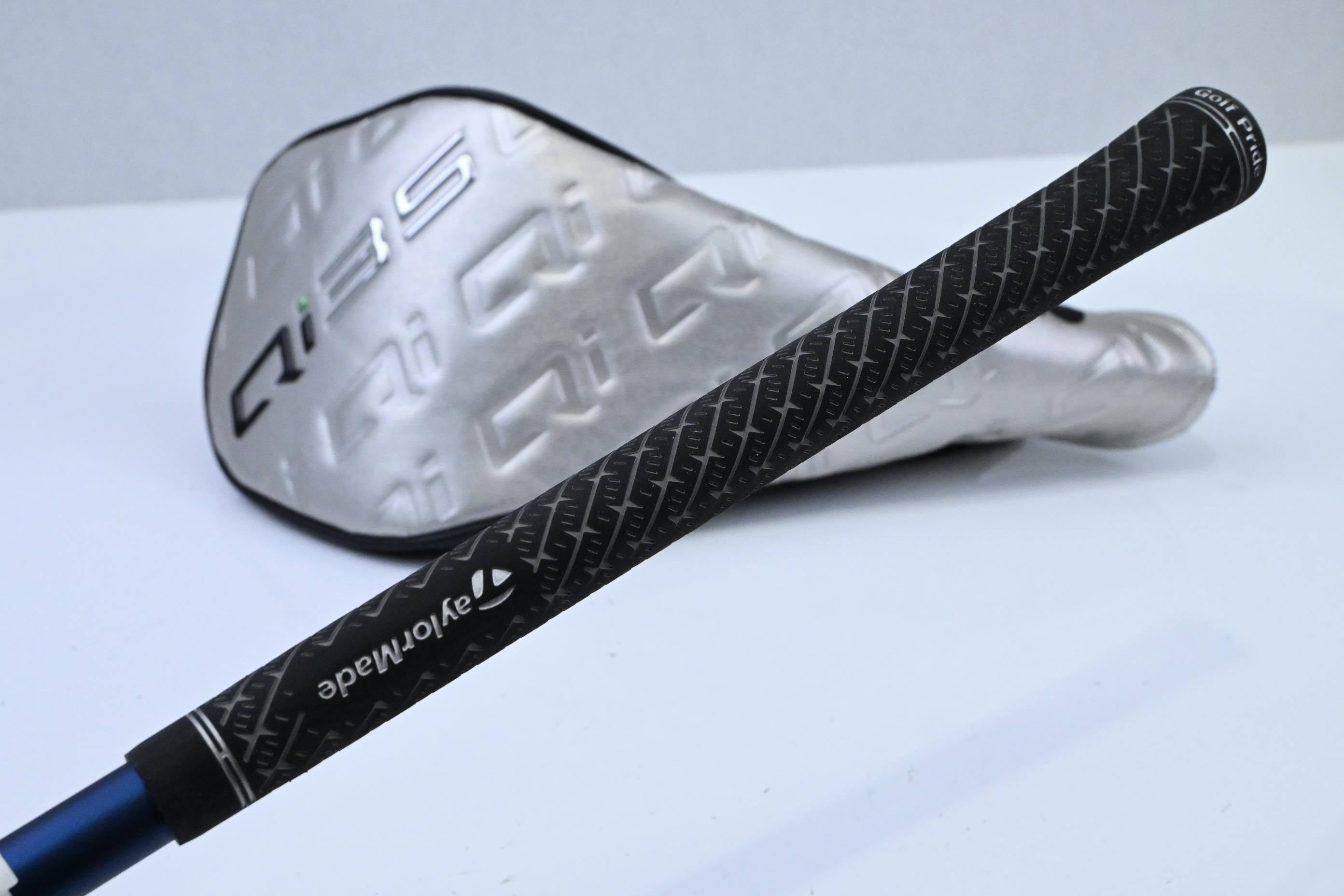 Taylormade Qi35 Driver / 10.5 Degree / Regular Flex Fujikura Ventus Blue 5