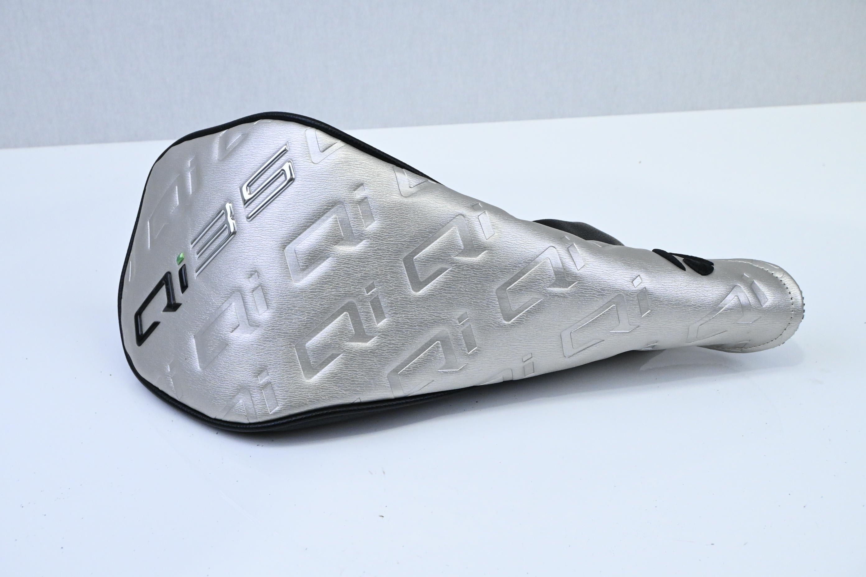 Taylormade Qi35 Driver / 10.5 Degree / Regular Flex Fujikura Ventus Blue 5