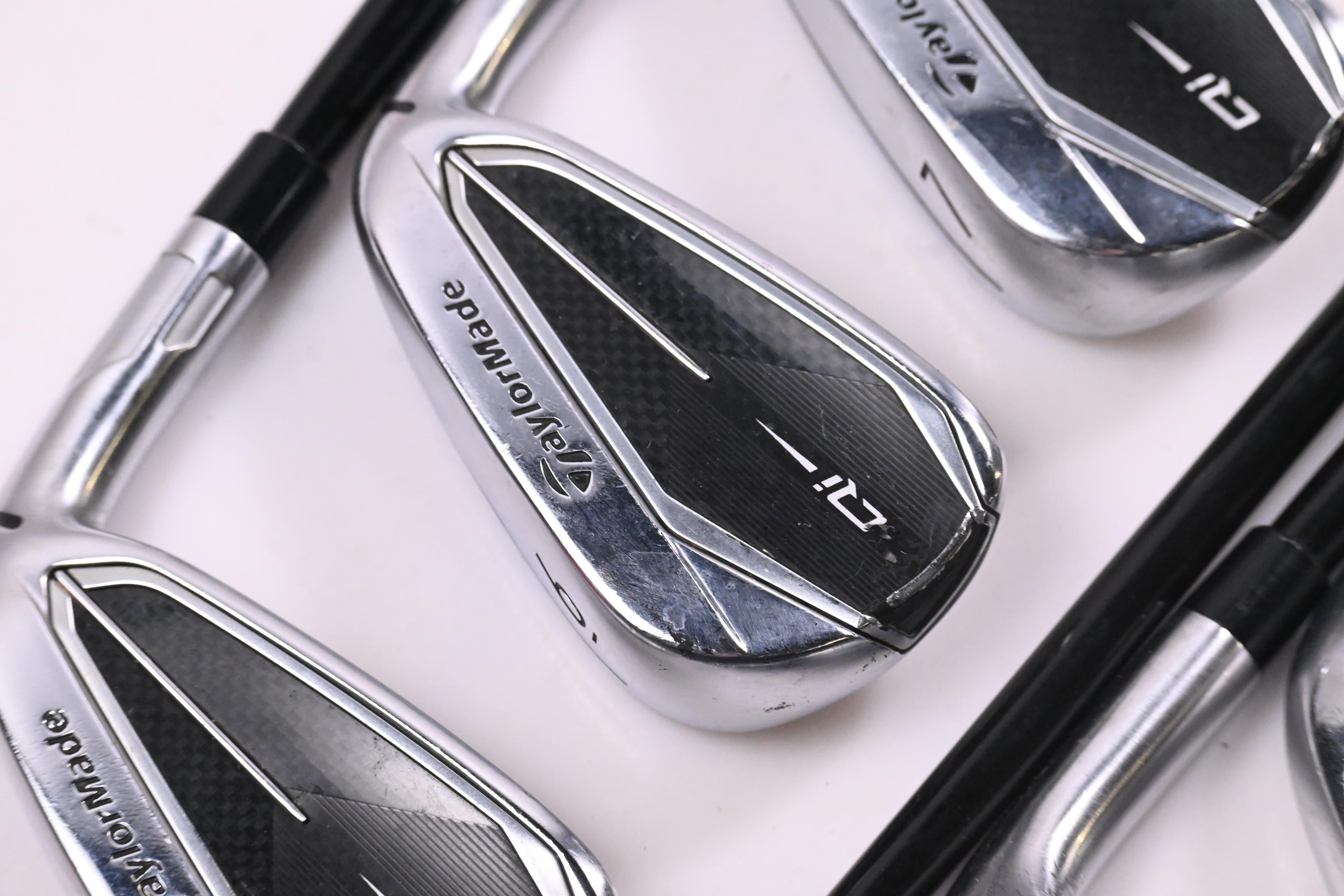 Taylormade Qi Irons / 5-PW+GW / Regular Flex MMT 65 Shaft