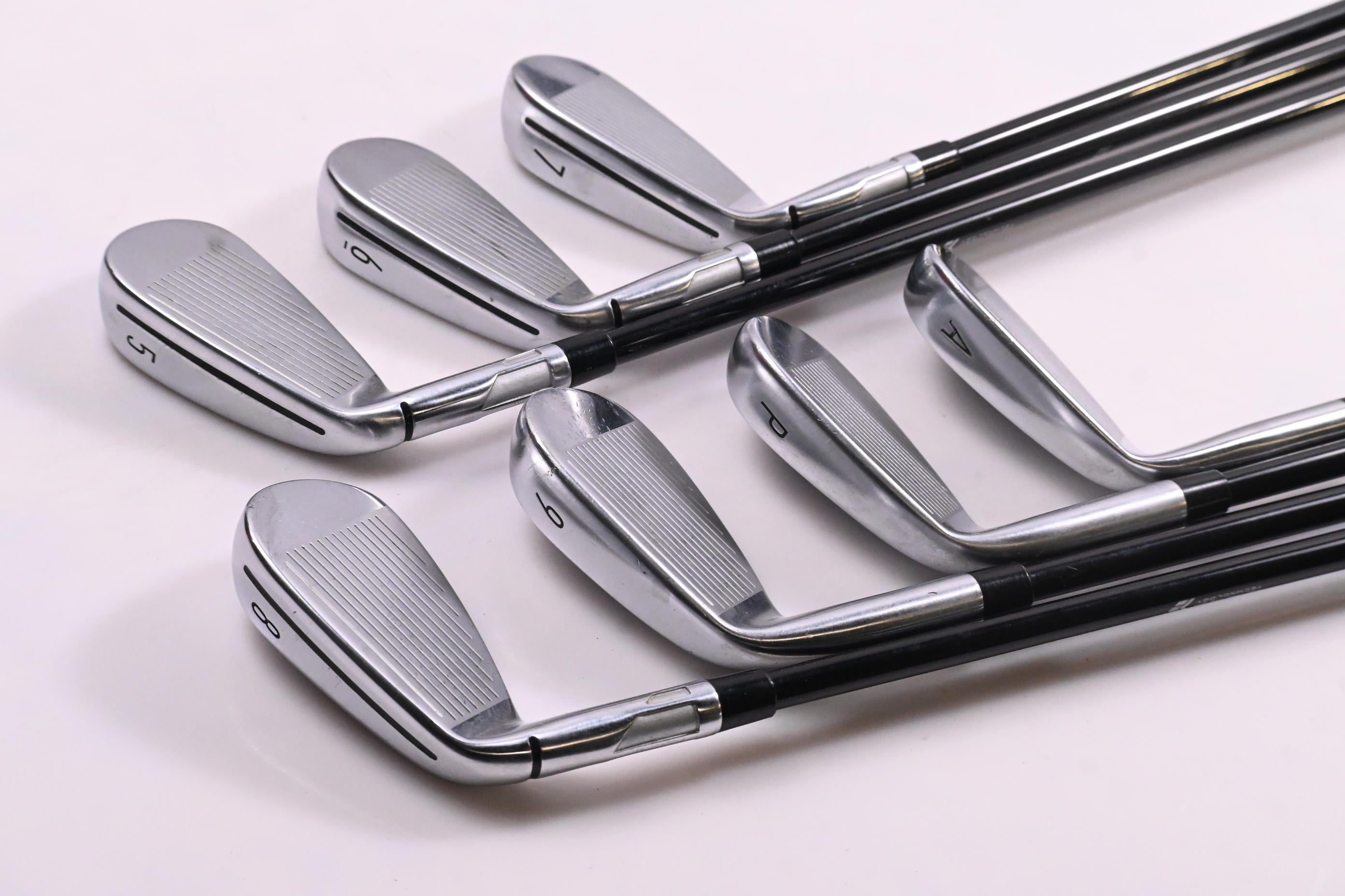 Taylormade Qi Irons / 5-PW+GW / Regular Flex MMT 65 Shaft