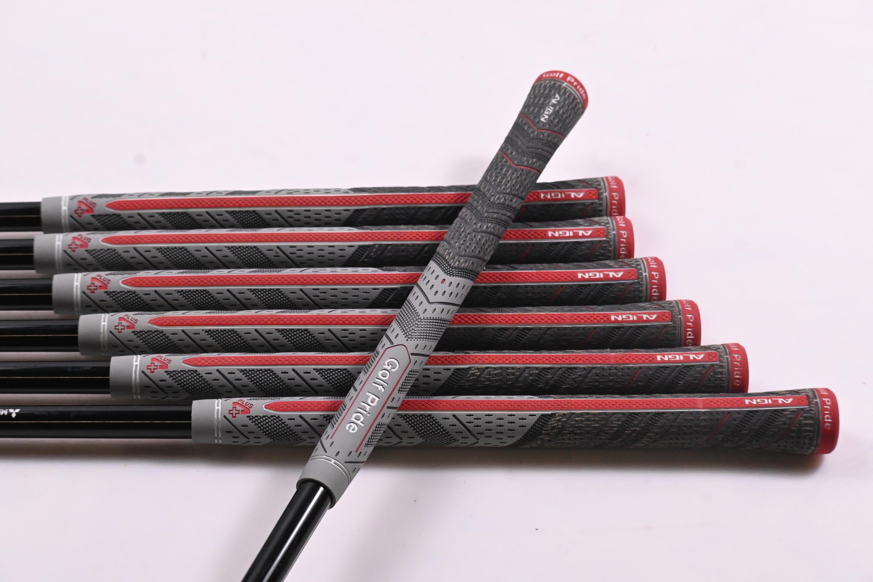 Taylormade Qi Irons / 5-PW+GW / Regular Flex MMT 65 Shaft