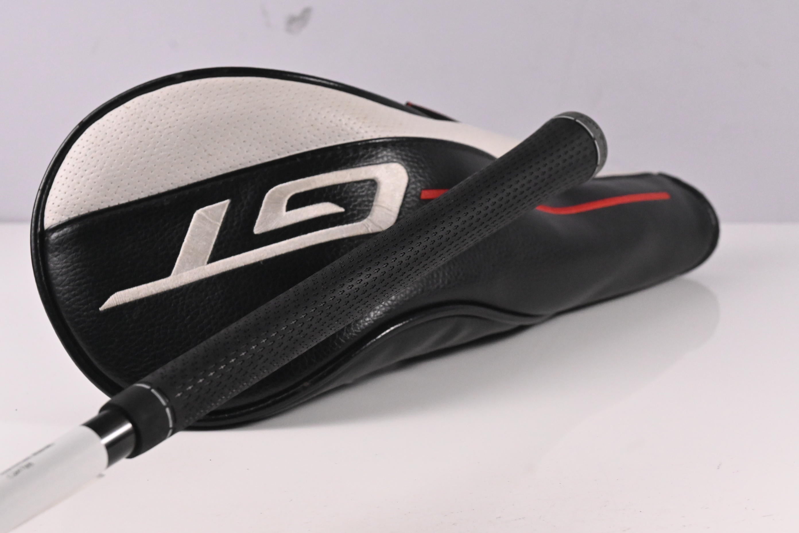 Titleist GT2 Driver / 9 Degree / Regular Flex Aldila Rogue Silver 70 Shaft