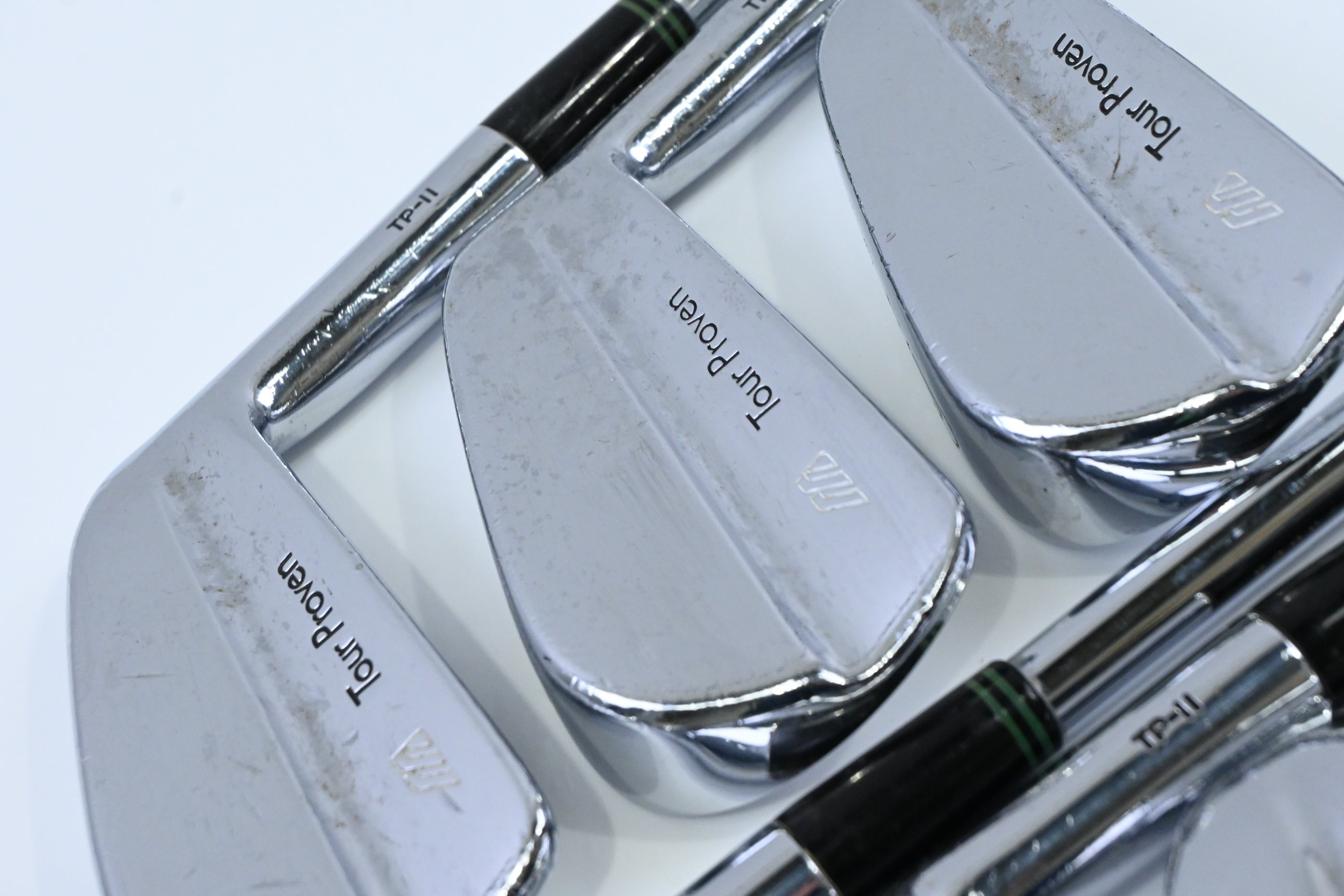 Mizuno Tour Proven Irons / 3-9 / Regular Flex Dynamic Gold R400 Shafts