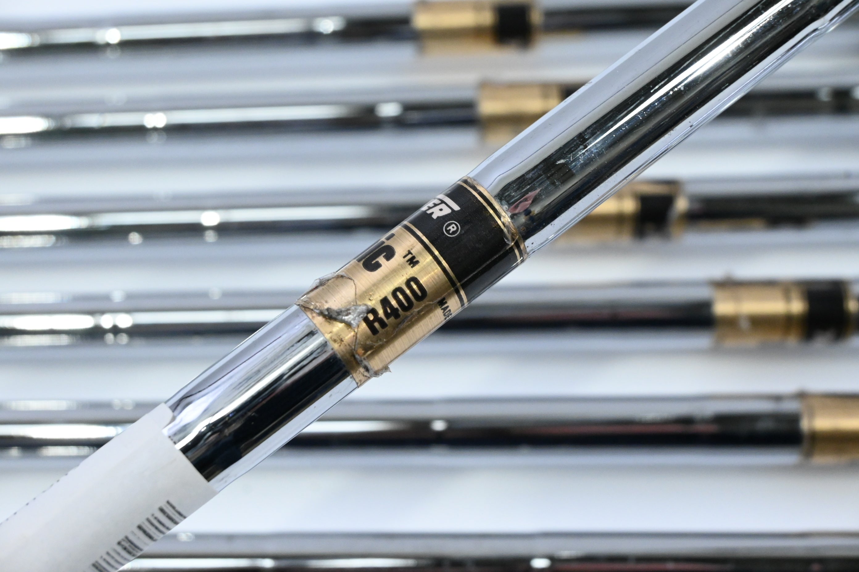 Mizuno Tour Proven Irons / 3-9 / Regular Flex Dynamic Gold R400 Shafts