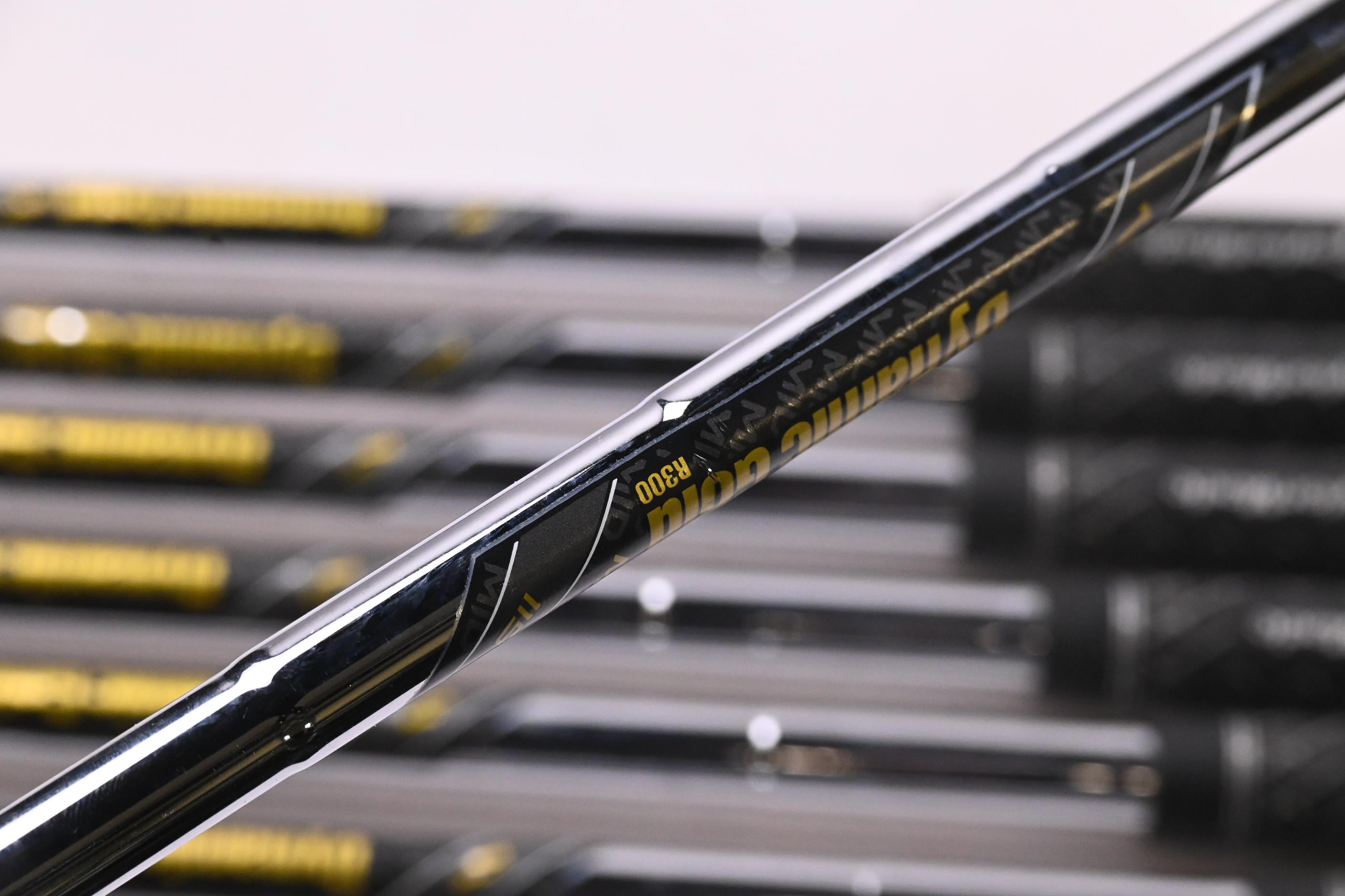 Taylormade Qi HL Irons / 6-PW+GW+SW / Regular Flex Dynamic Gold MID 115 Shafts