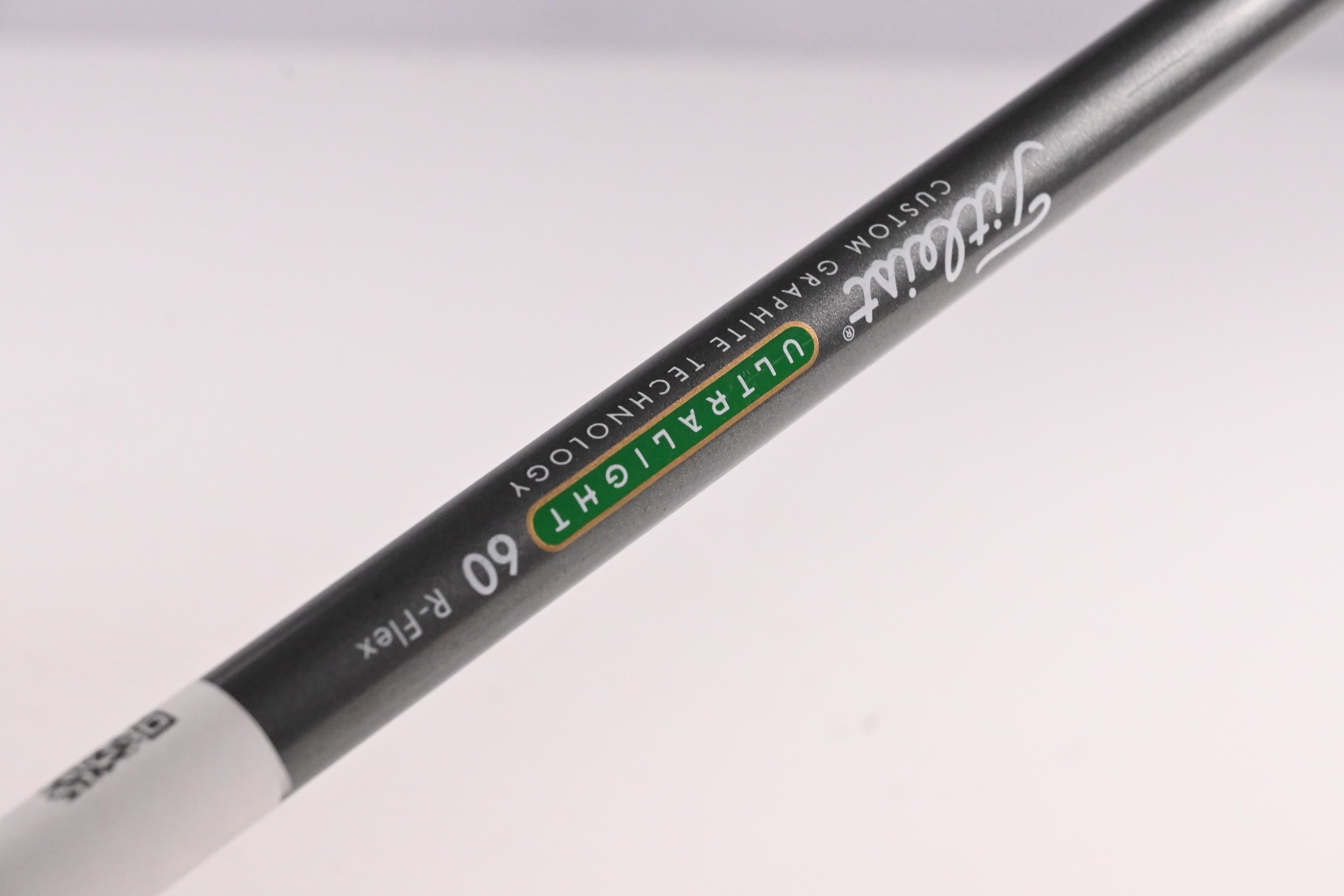 Titleist 975 J Driver / 9.5 Degree / Regular Flex Ultralite 60 Shaft