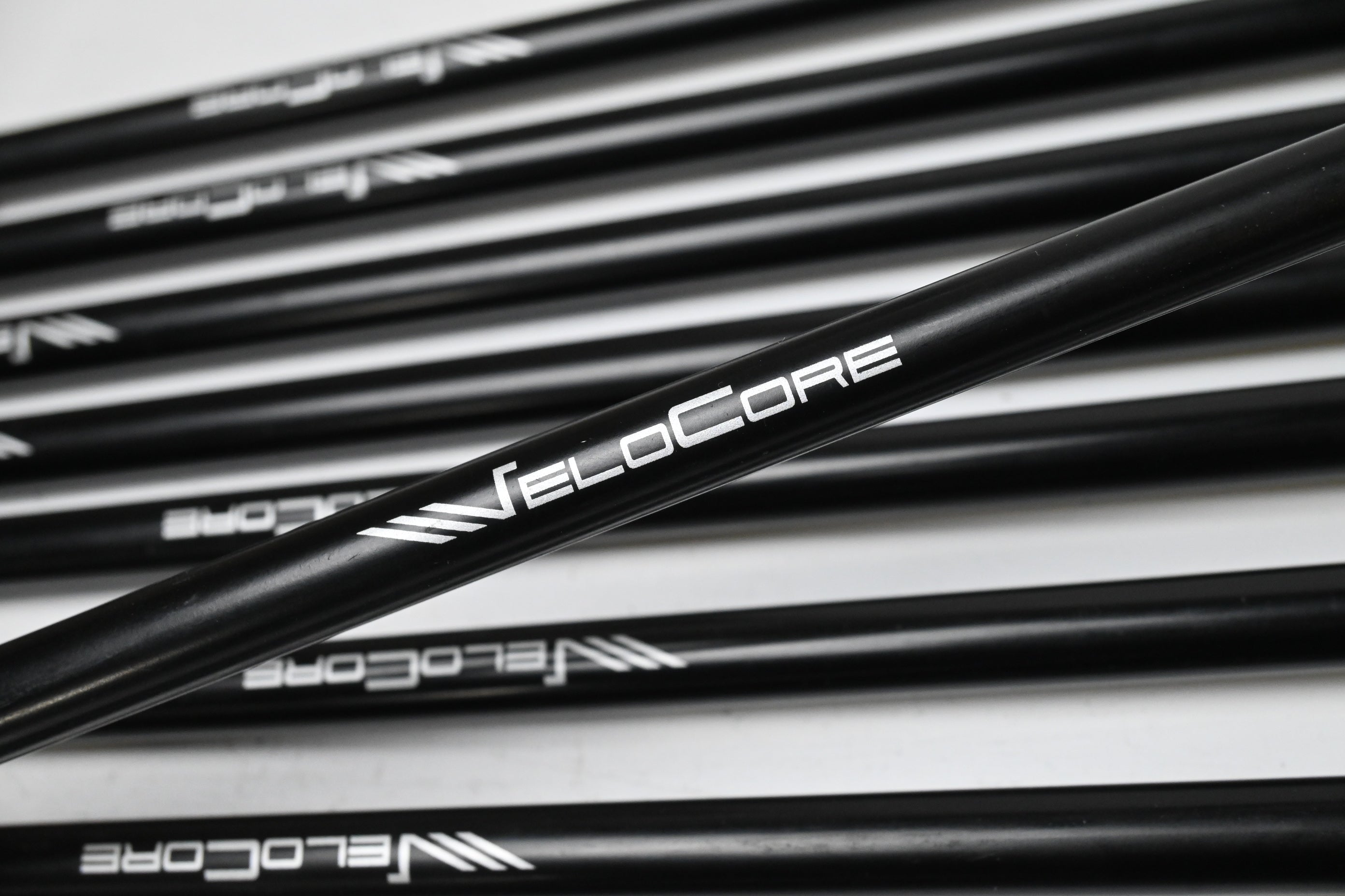 Avoda Origin Black Irons / 4-PW+GW+SW+LW / X-Flex Fujikura AXIOM Velocore 105