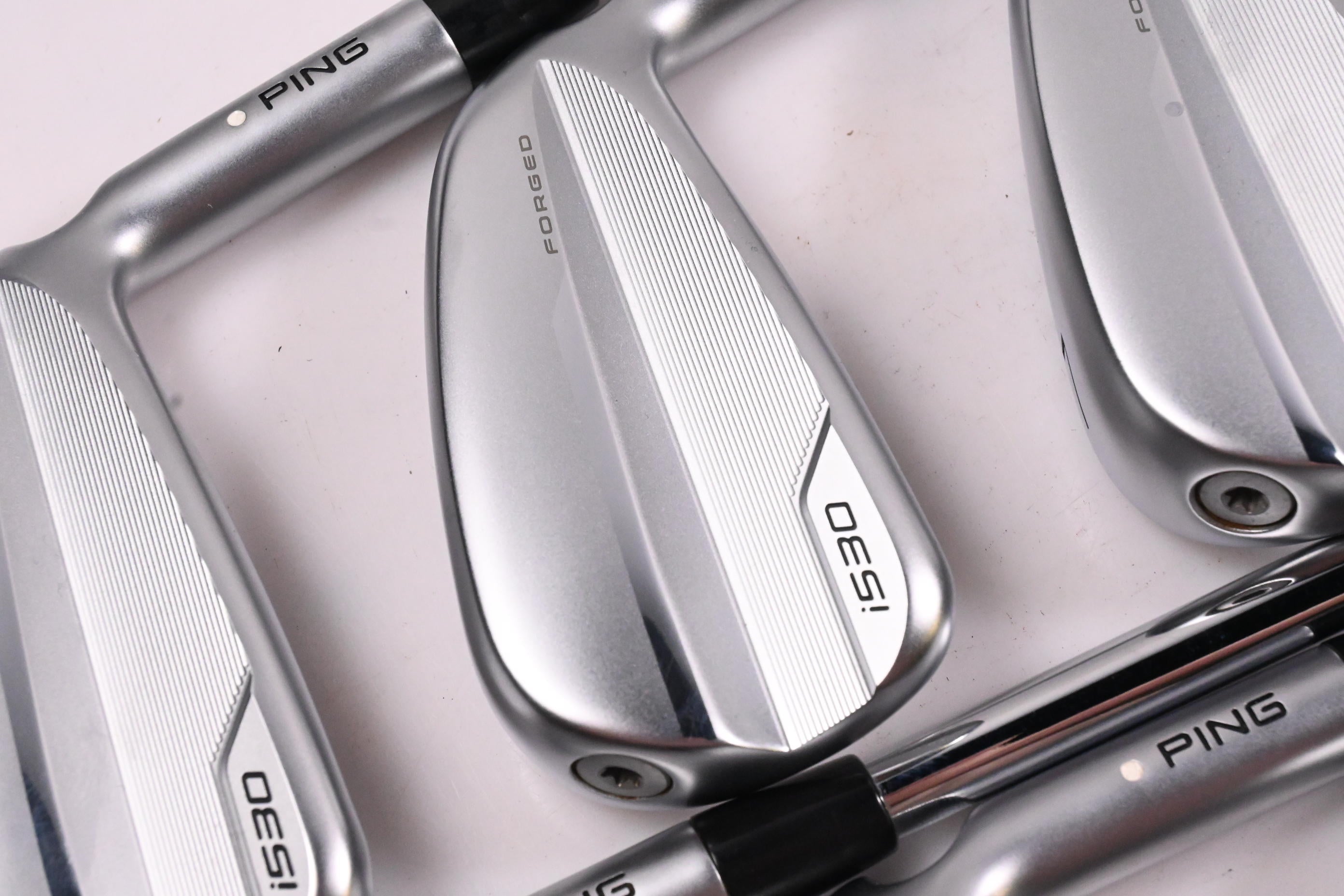 Ping i530 Irons / 5-PW+GW / White Dot / Regular Flex Ping AWT 3.0 Shafts