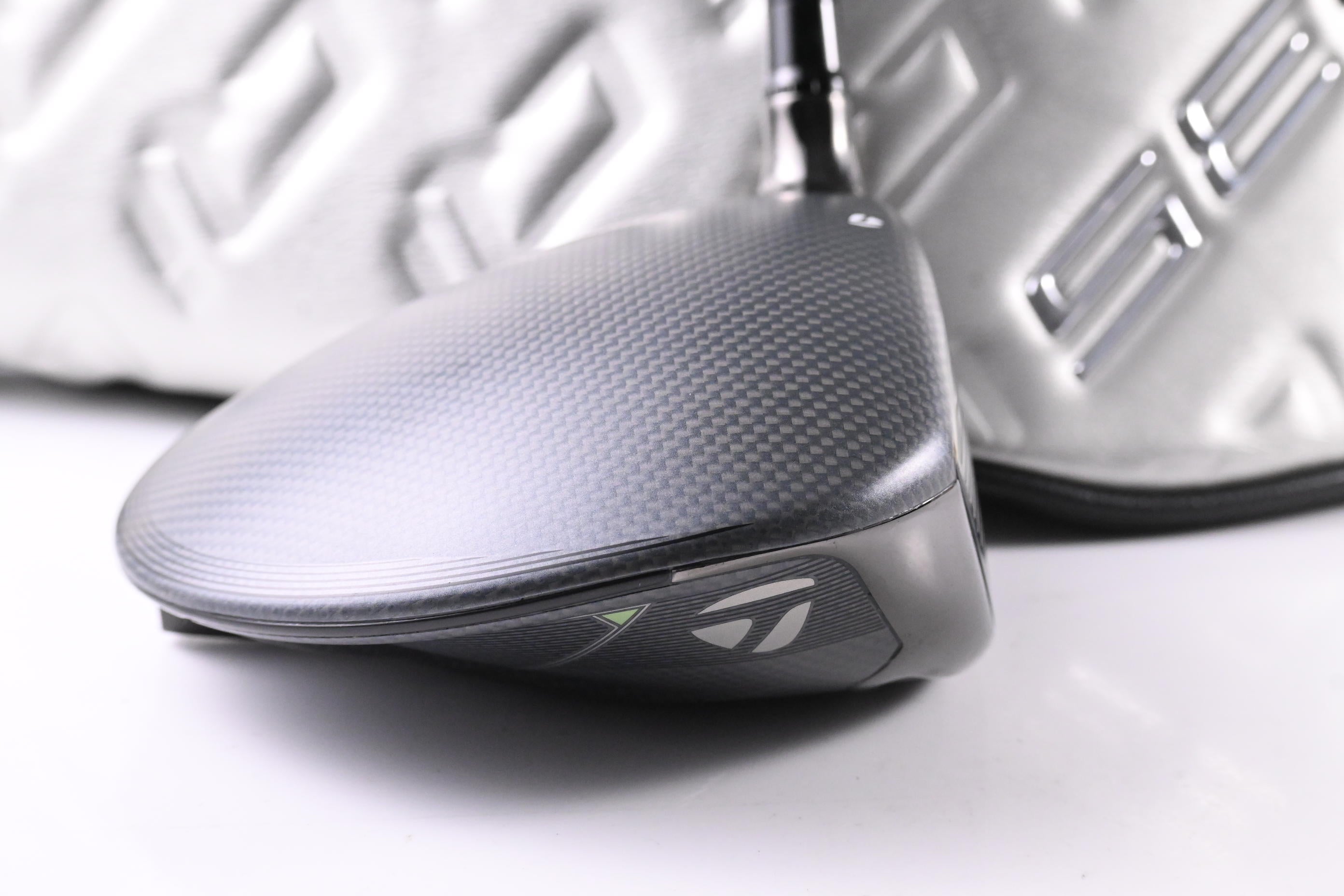 Taylormade Qi35 Driver / 9 Degree / Stiff Flex Kai'li Dark Waves White 60 Shaft