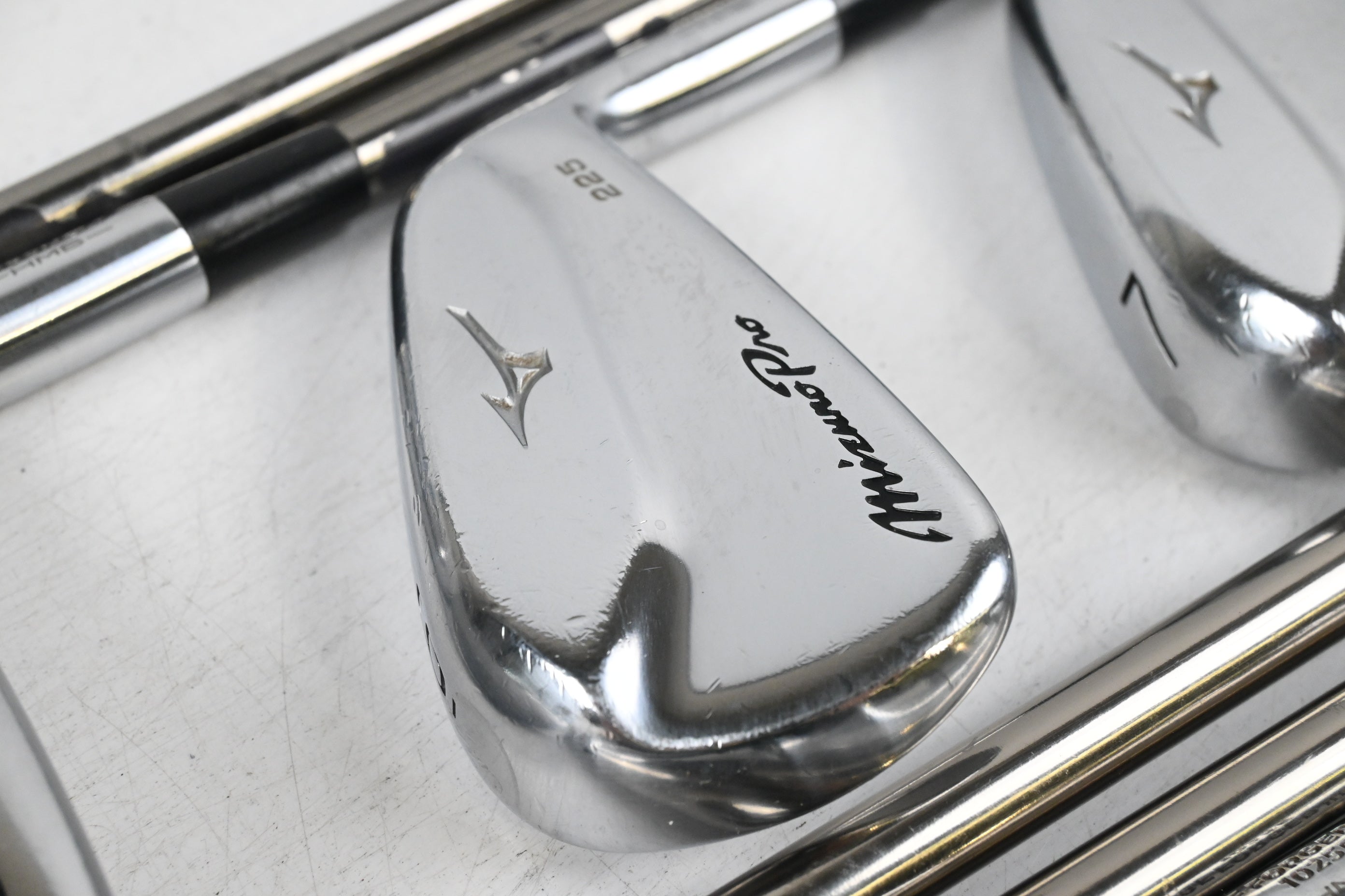 Mizuno Pro 225 Irons / 4-PW+GW / Regular Flex UST Mamiya Recoil 95 Shafts