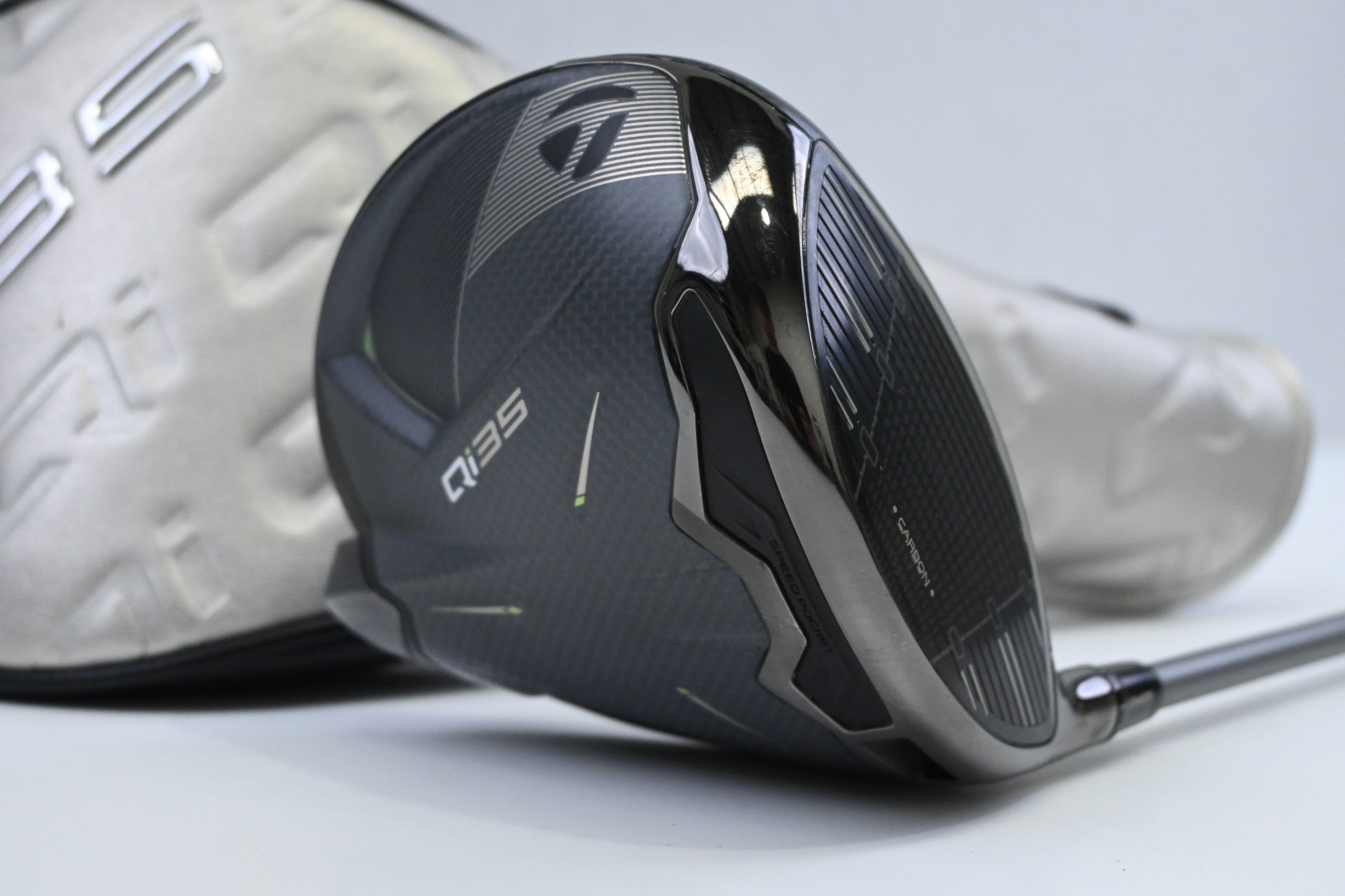 Taylormade Qi35 Max Driver / 10.5 Degree / Regular Flex Fujikura AirSpeeder 50