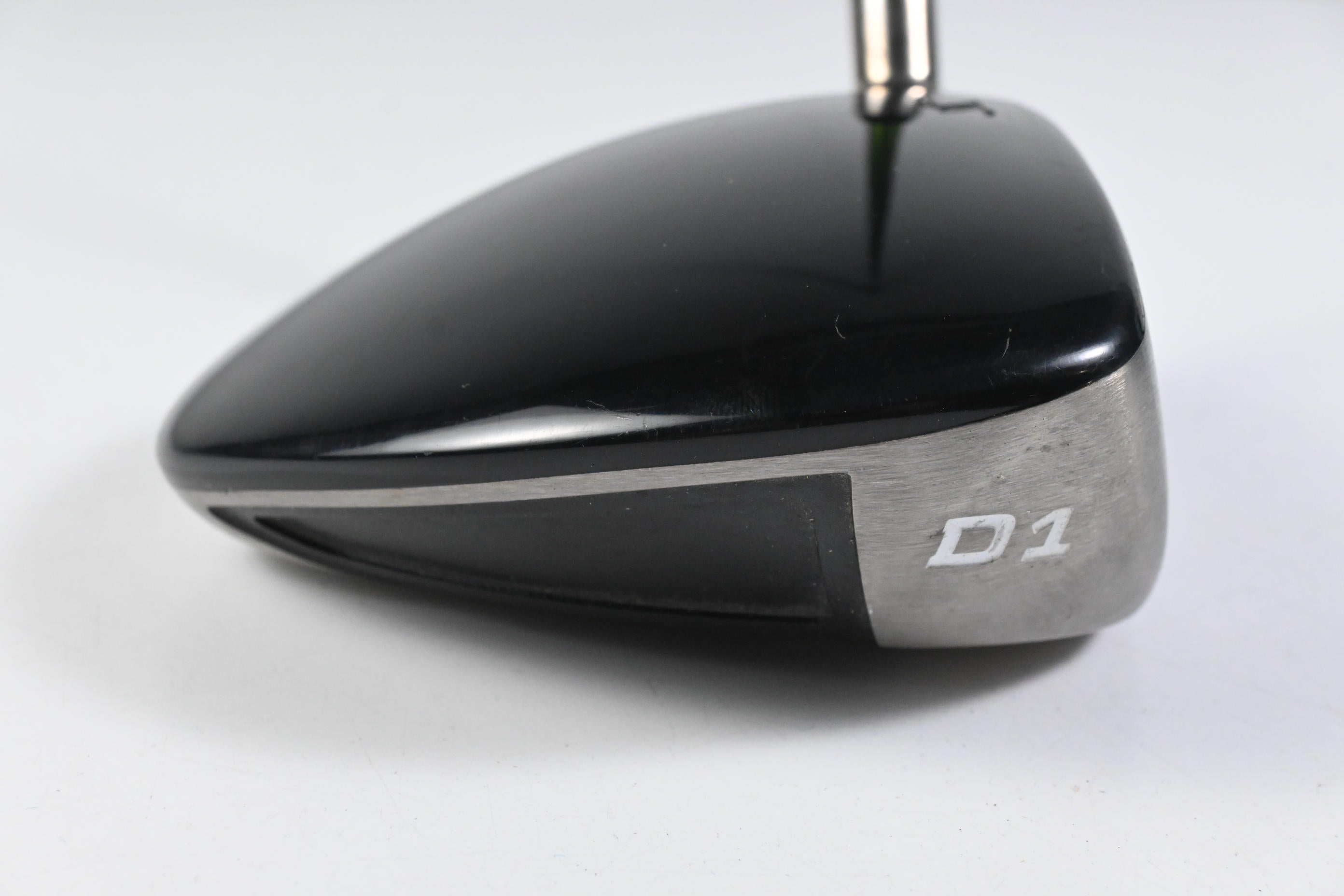 Titleist 907 D1 Driver / 9.5 Degree / Stiff Flex Aldila NV Snake Eye SE65 Shaft