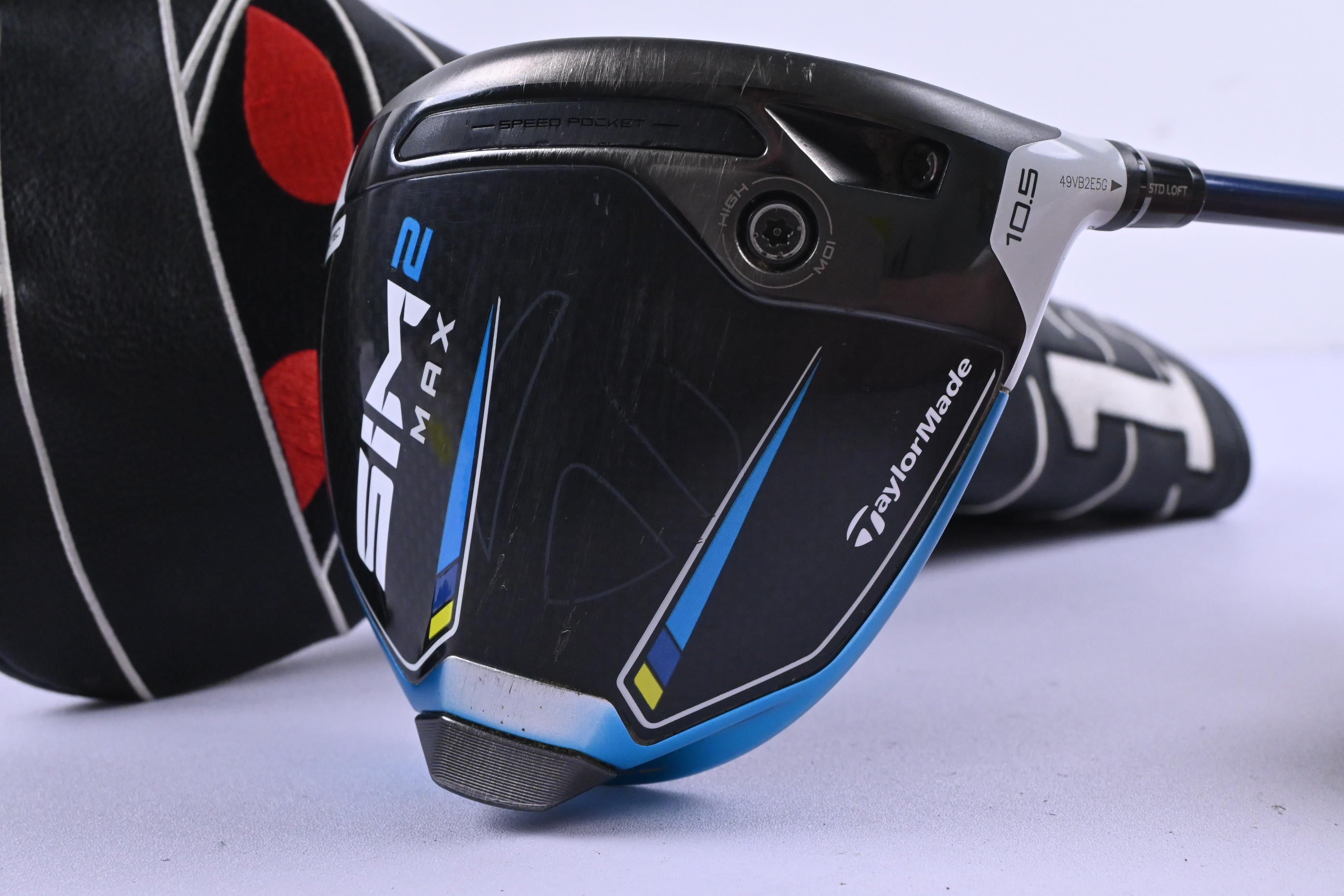 Taylormade SIM2 Max Driver / 10.5 Degree / Regular Flex Fujikura Ventus Blue 5